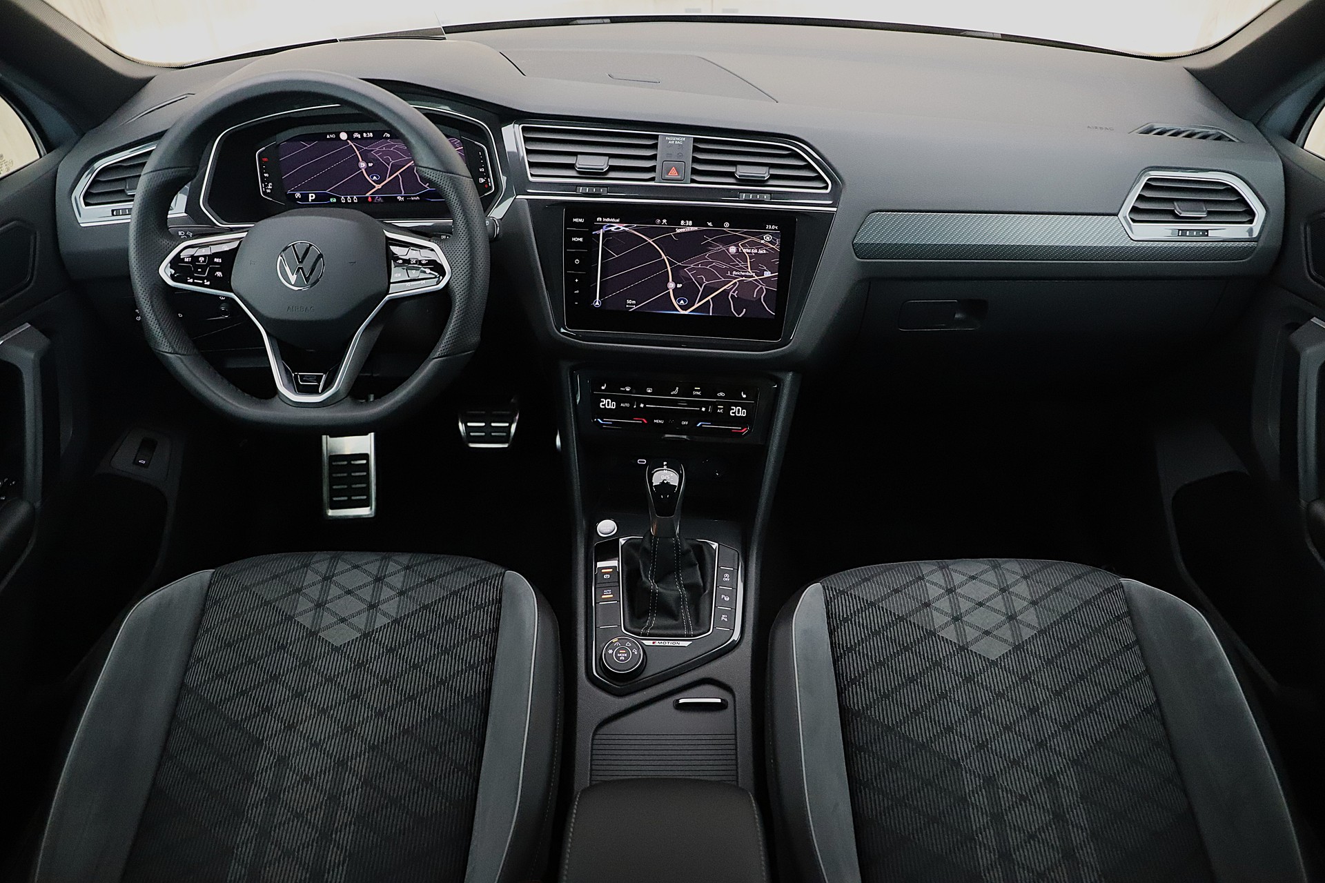 VW Tiguan 2.0TSI R-Line 4Motion DSG-image-5