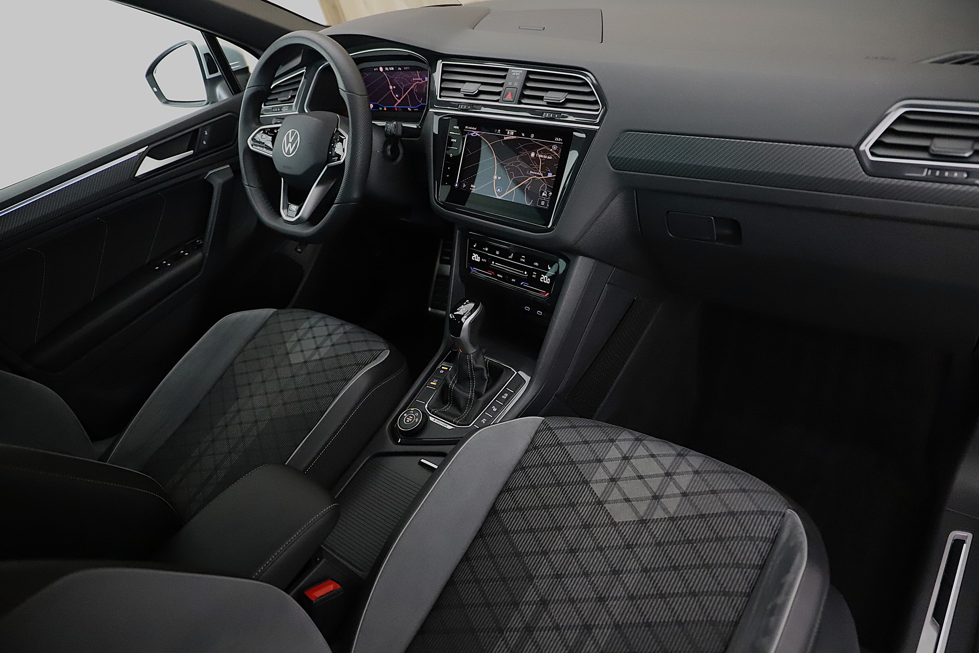 VW Tiguan 2.0TSI R-Line 4Motion DSG-image-6