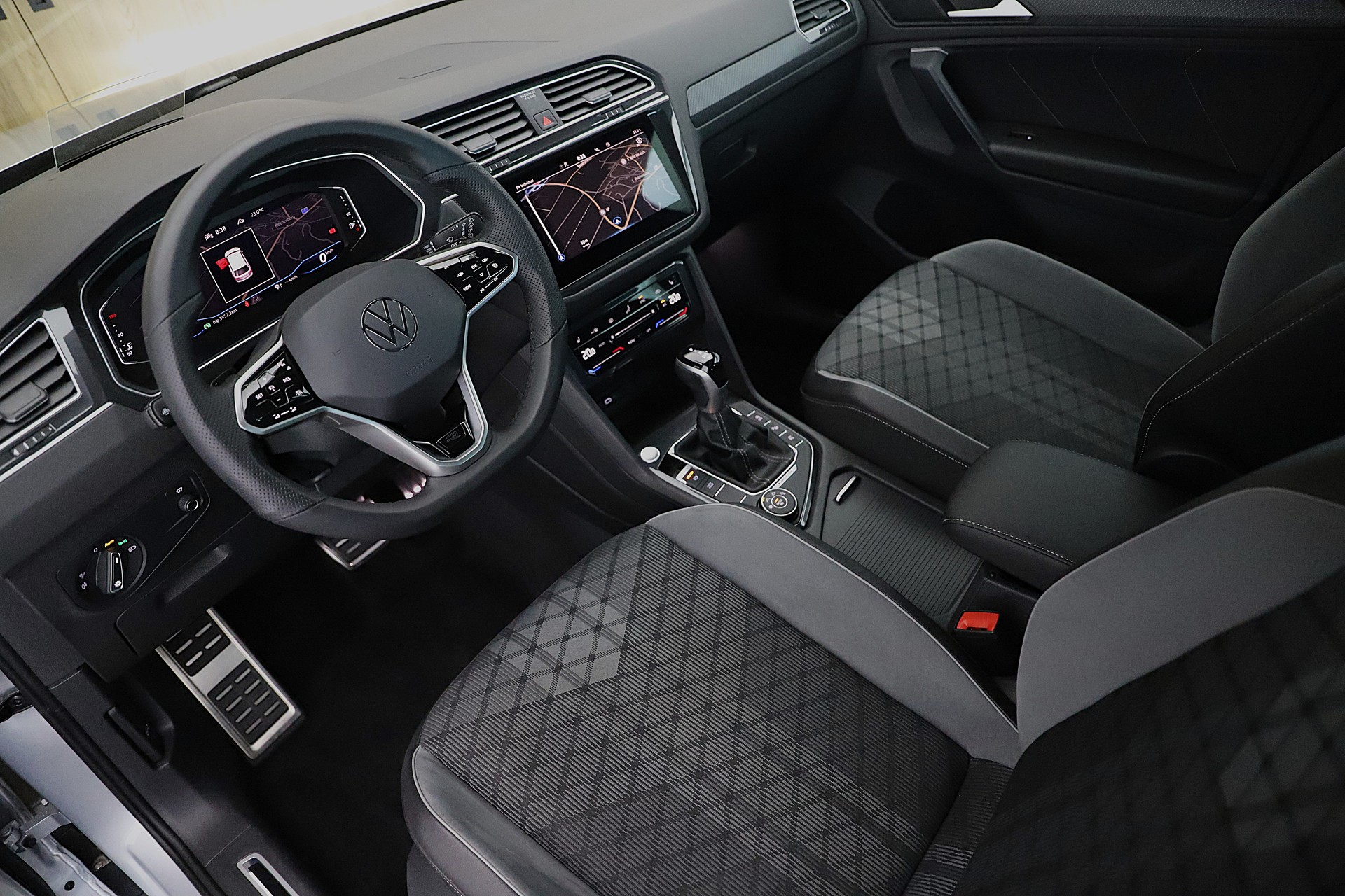 VW Tiguan 2.0TSI R-Line 4Motion DSG-image-4