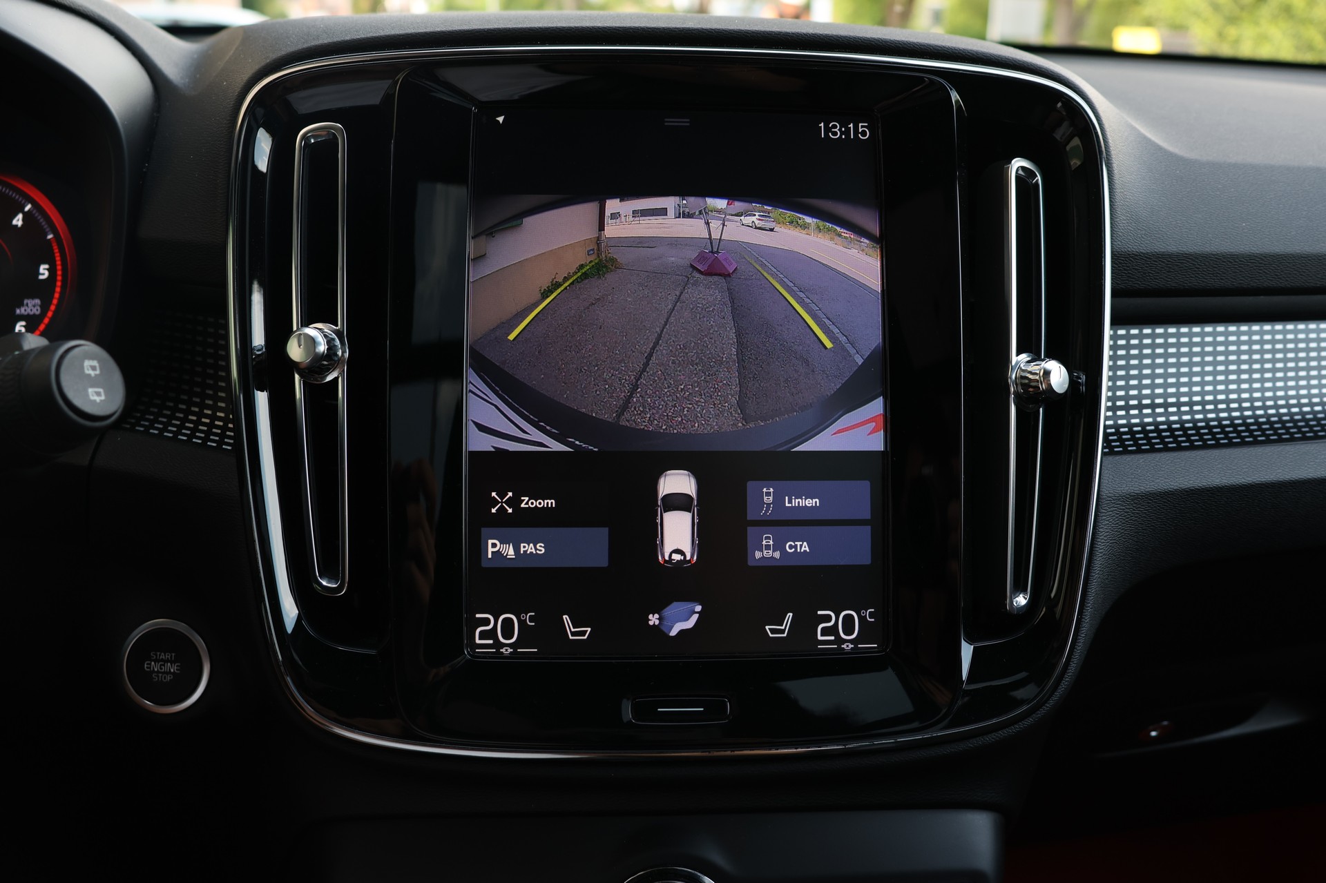 VOLVO XC40 D4 AWD R-Design Geartronic-image-16