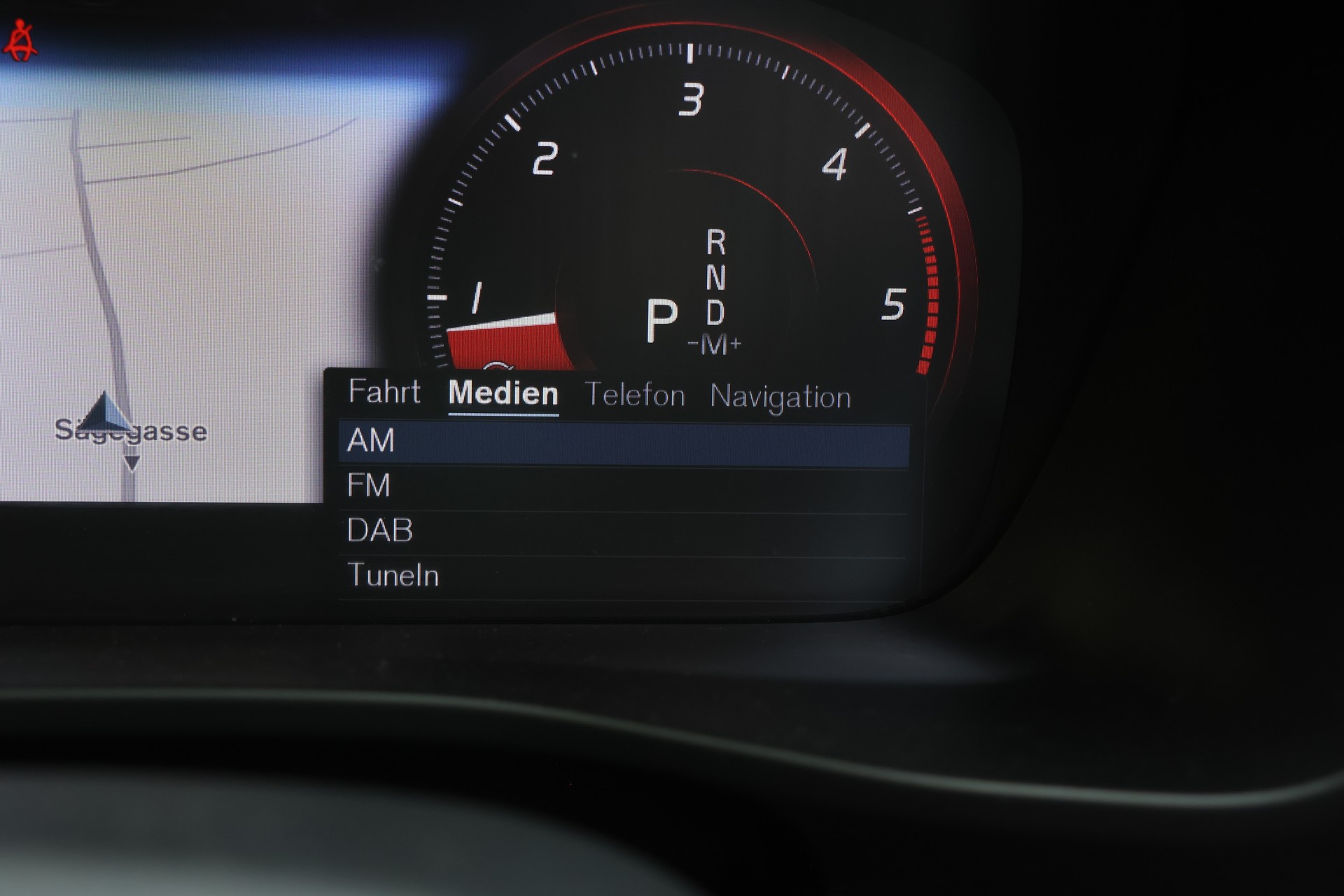 VOLVO XC40 D4 AWD R-Design Geartronic-image-15