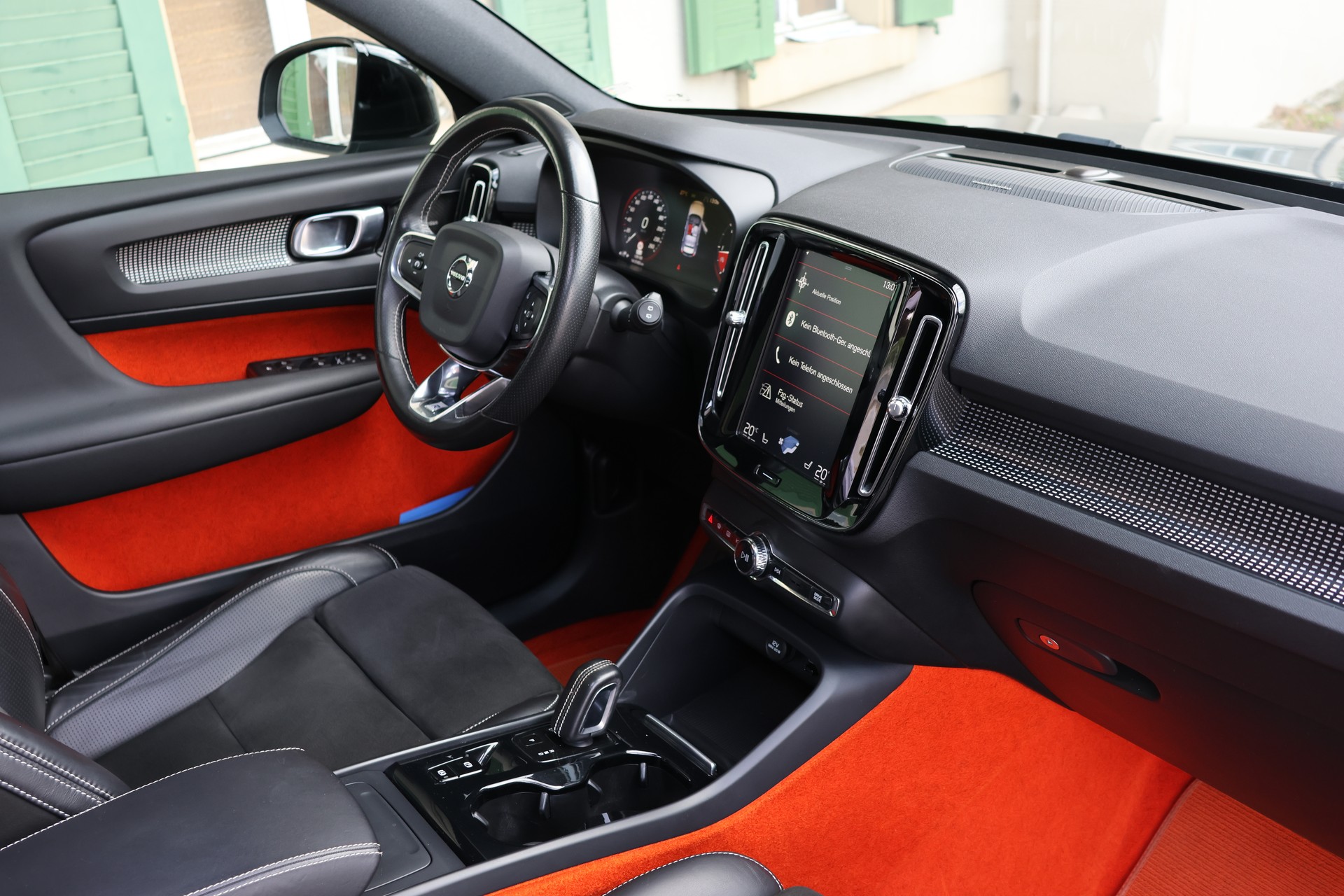 VOLVO XC40 D4 AWD R-Design Geartronic-image-9