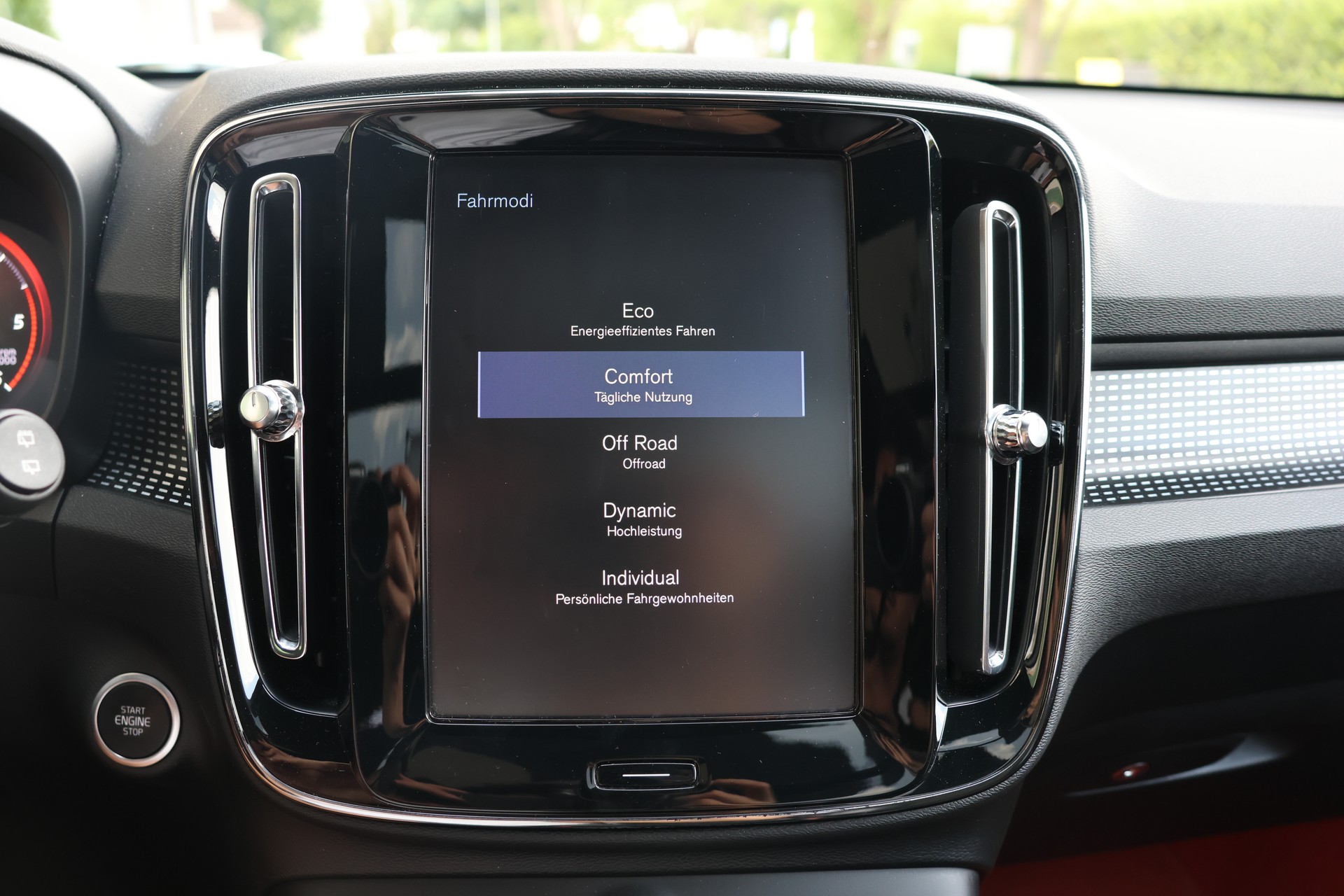 VOLVO XC40 D4 AWD R-Design Geartronic-image-26
