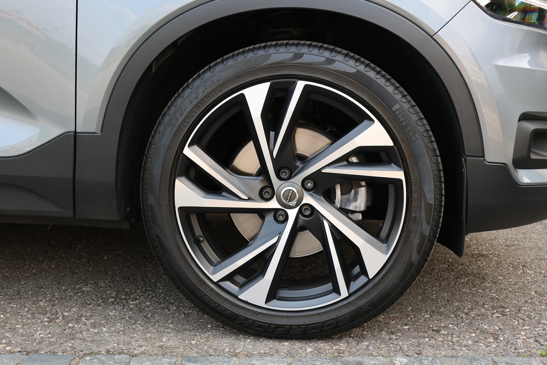 VOLVO XC40 D4 AWD R-Design Geartronic-image-4