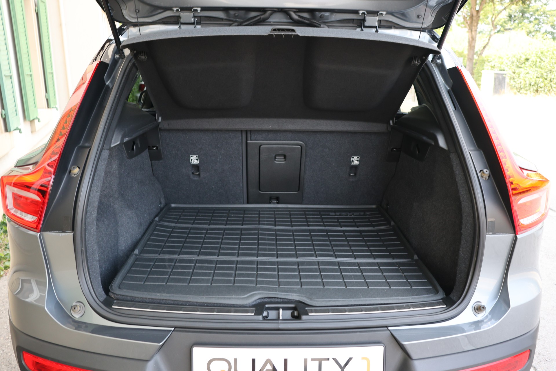 VOLVO XC40 D4 AWD R-Design Geartronic-image-8
