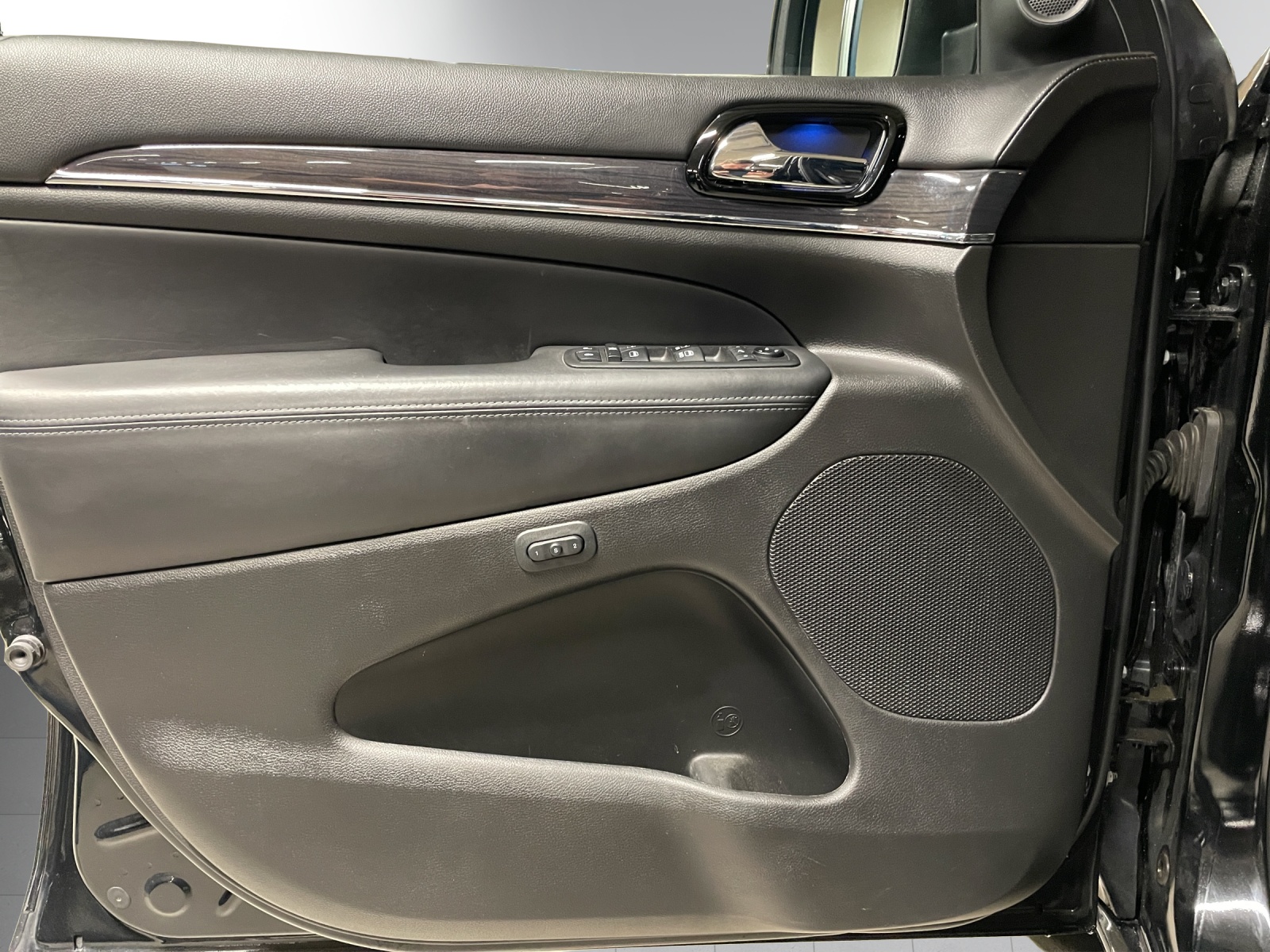 JEEP Grand Cherokee 3.0 CRD Overland Automatic-image-6