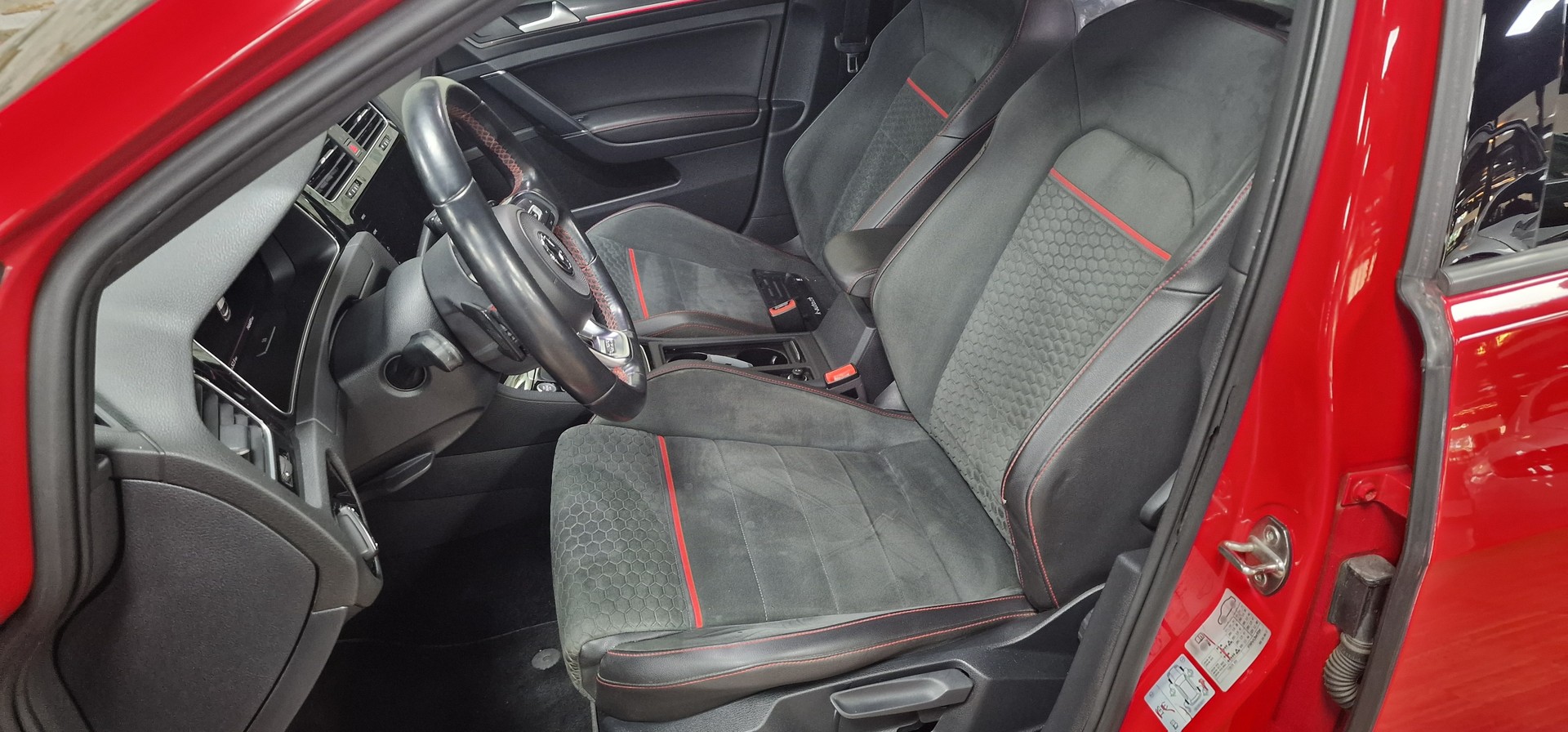 VW Golf 2.0 TSI GTI Performance DSG-image-26