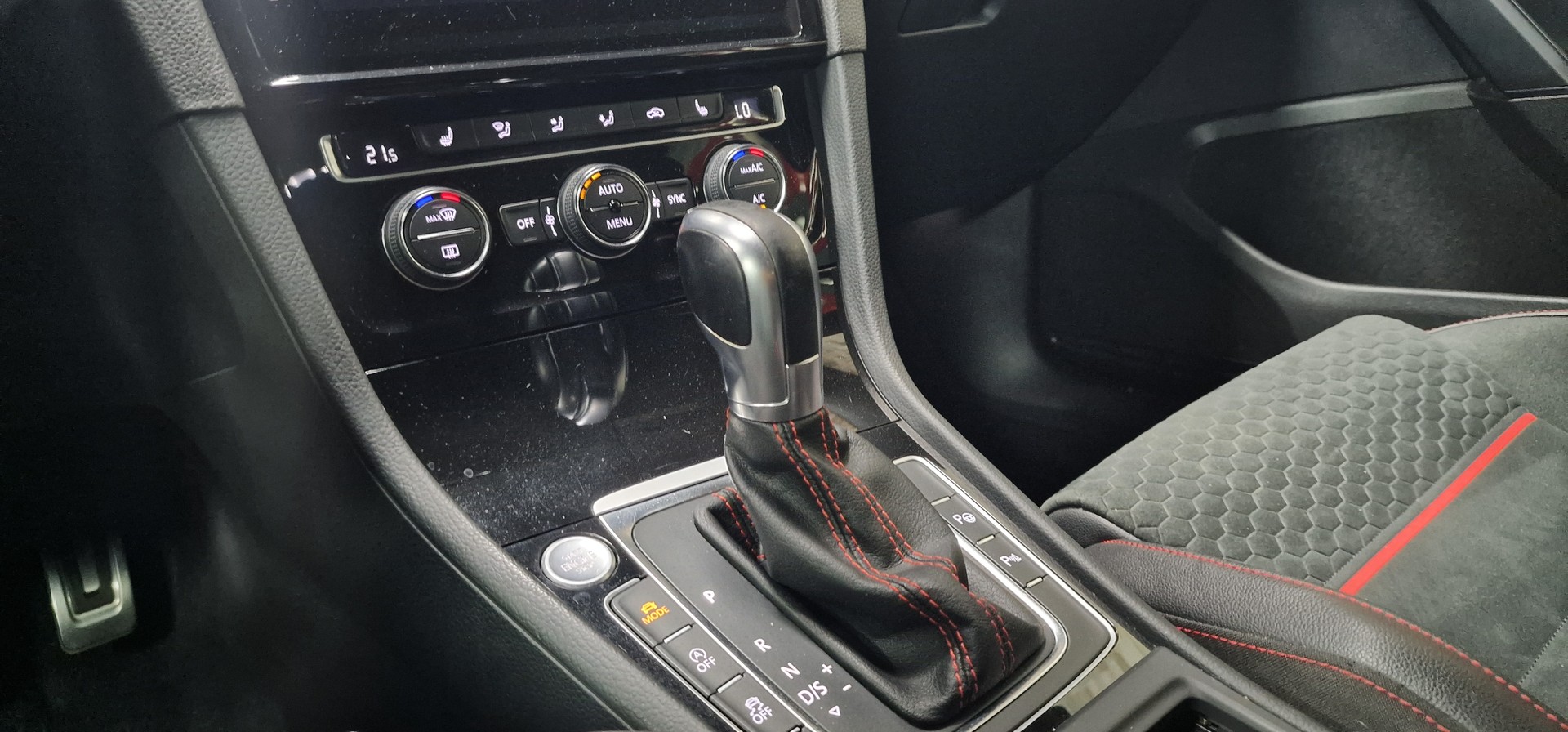 VW Golf 2.0 TSI GTI Performance DSG-image-21