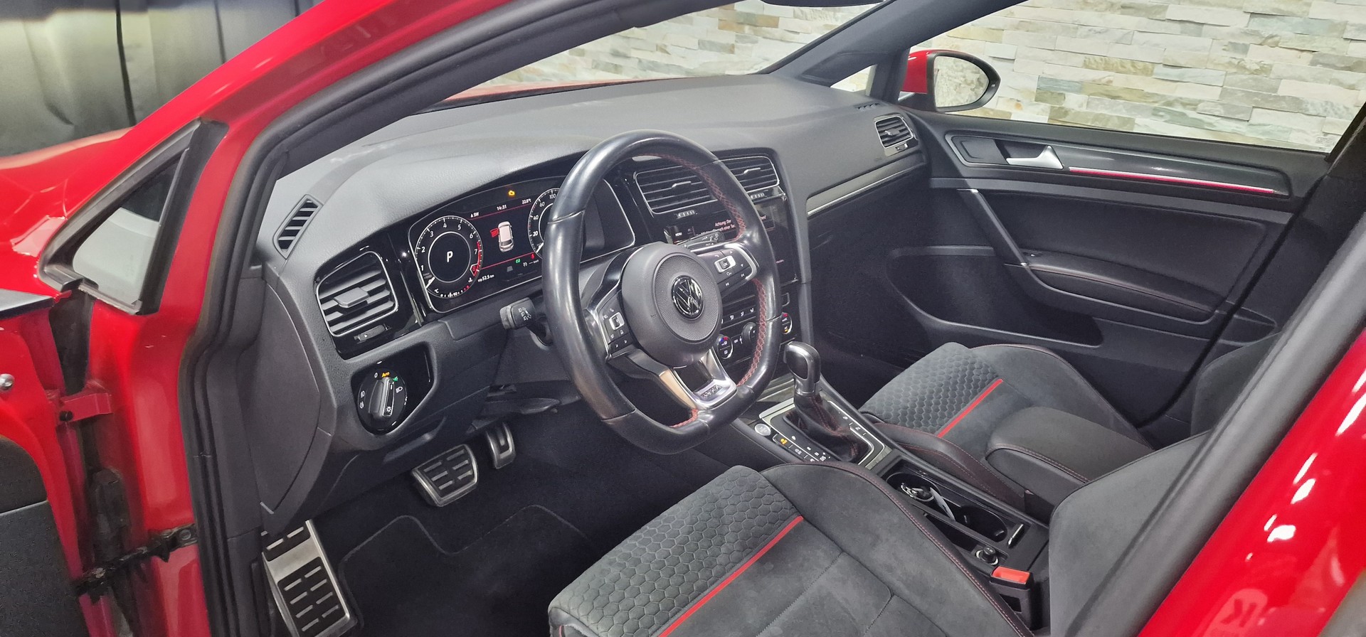 VW Golf 2.0 TSI GTI Performance DSG-image-10