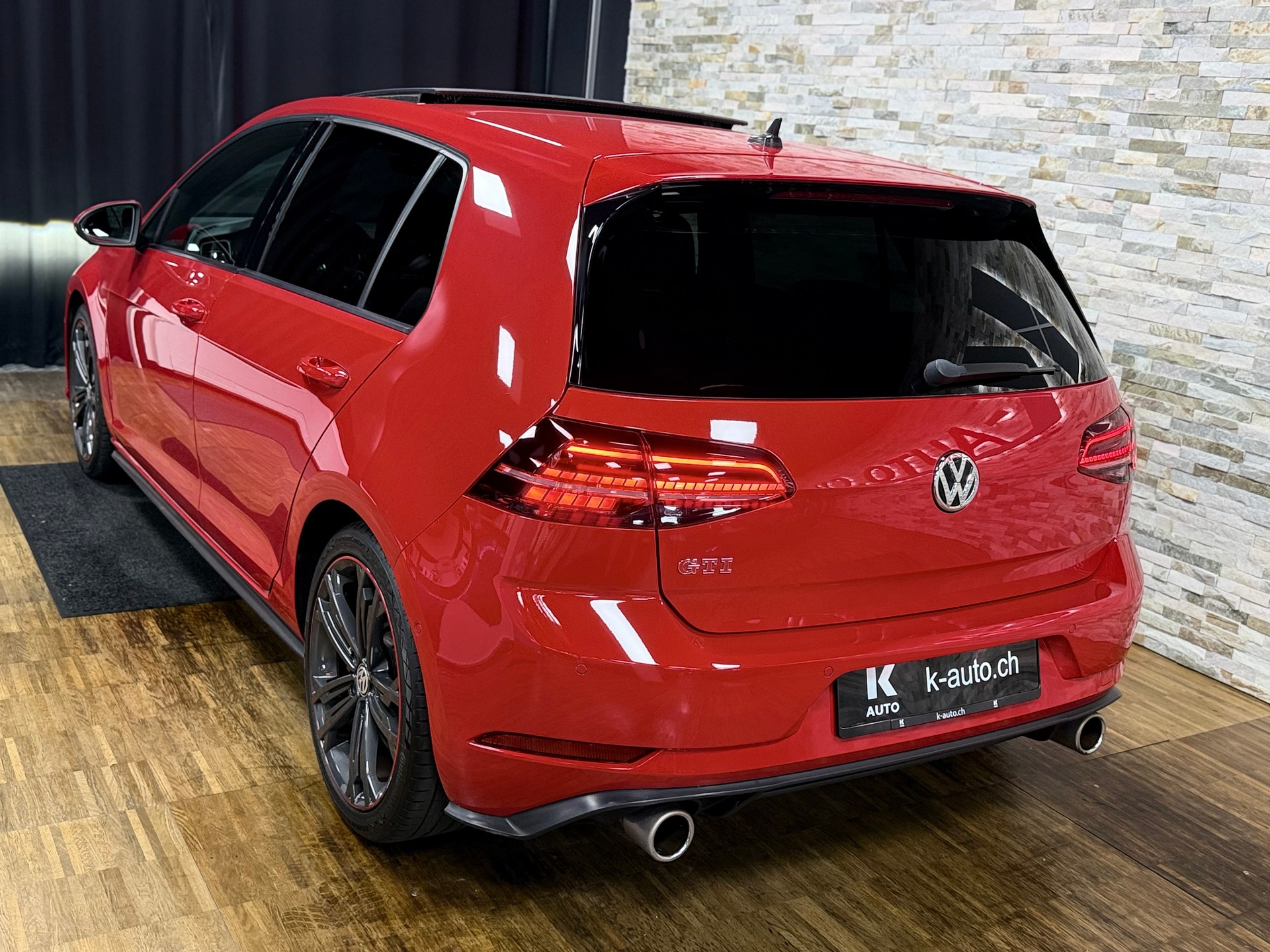VW Golf 2.0 TSI GTI Performance DSG-showroom-element-2