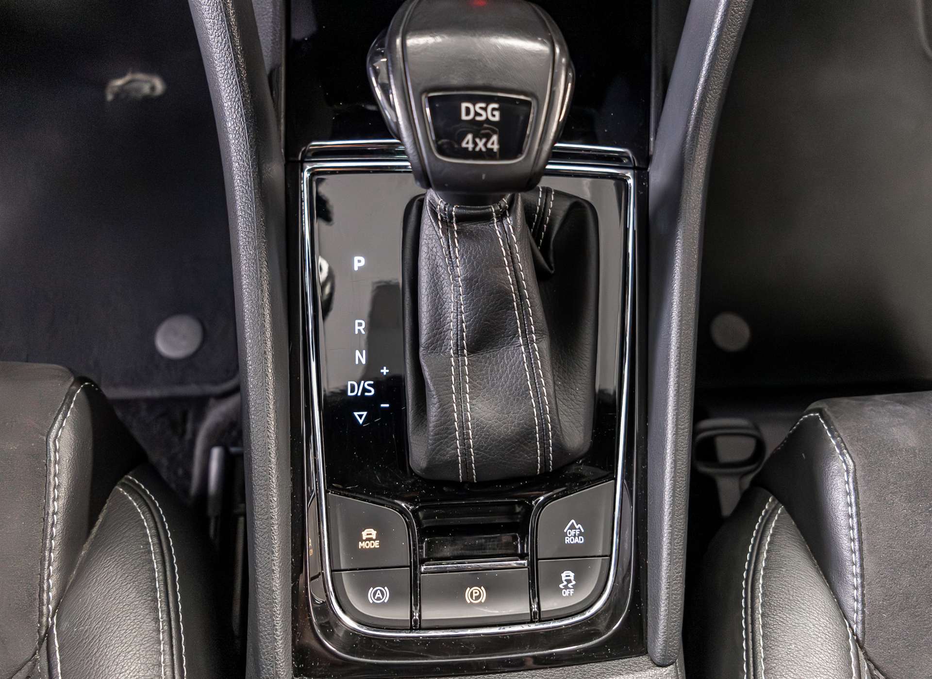 SKODA Kodiaq 2.0 TDI CR Sport Line 4x4 DSG-image-18