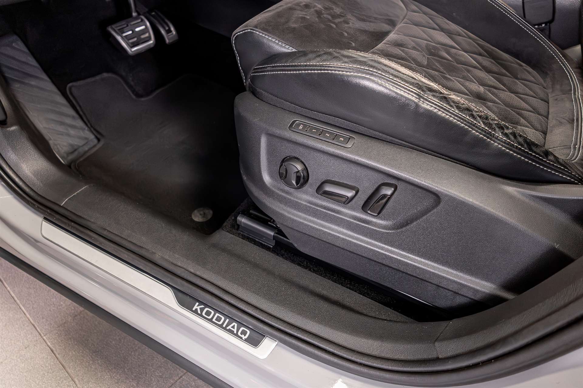 SKODA Kodiaq 2.0 TDI CR Sport Line 4x4 DSG-image-11