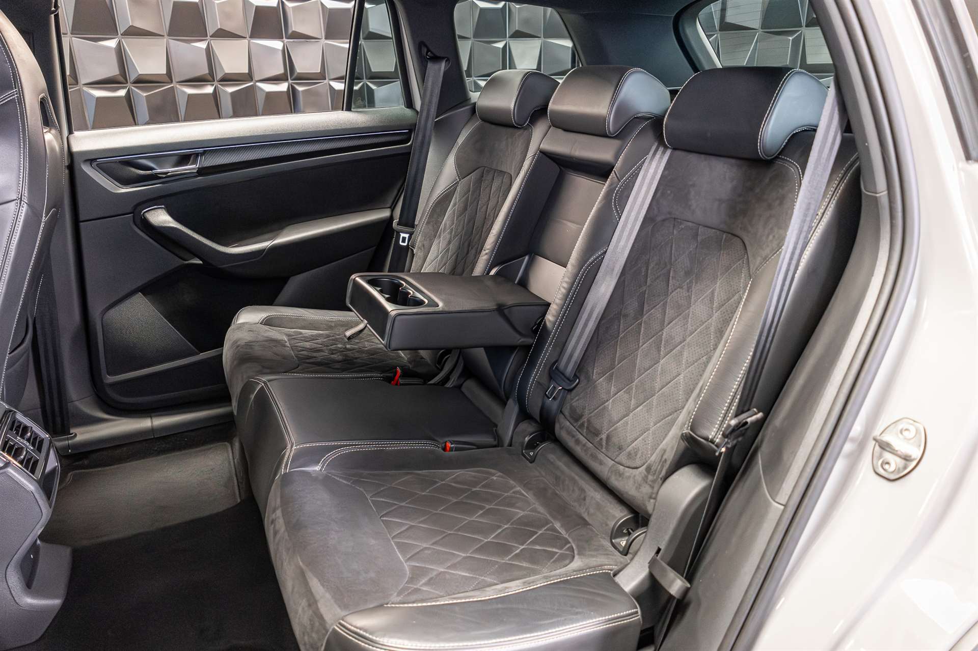 SKODA Kodiaq 2.0 TDI CR Sport Line 4x4 DSG-image-21