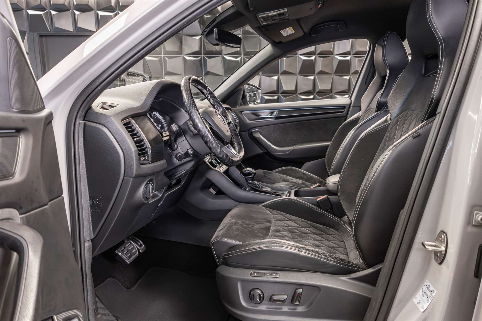 SKODA Kodiaq 2.0 TDI CR Sport Line 4x4 DSG-image-10