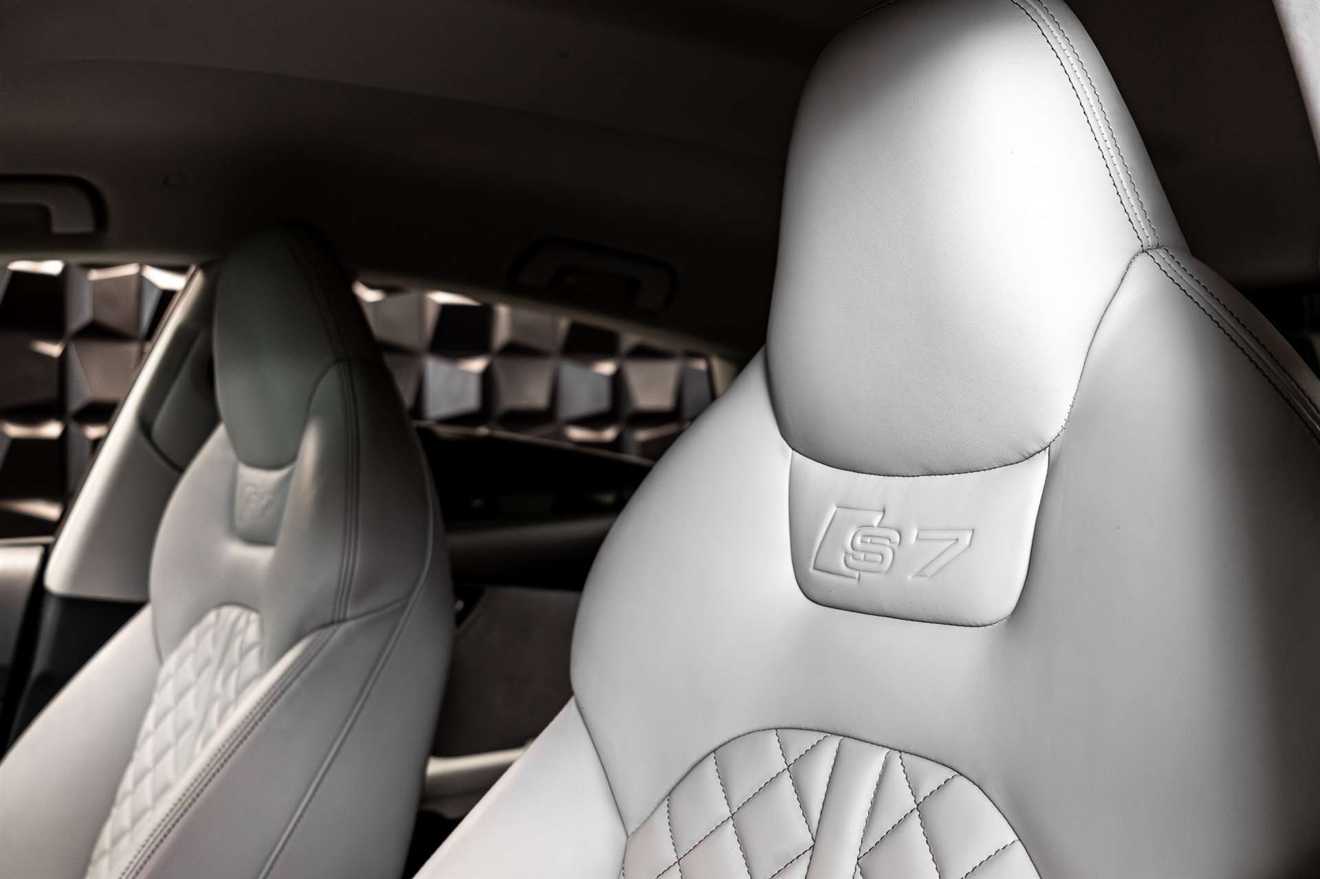 AUDI S7 Sportback 4.0 TFSI V8 quattro S-tronic-image-14