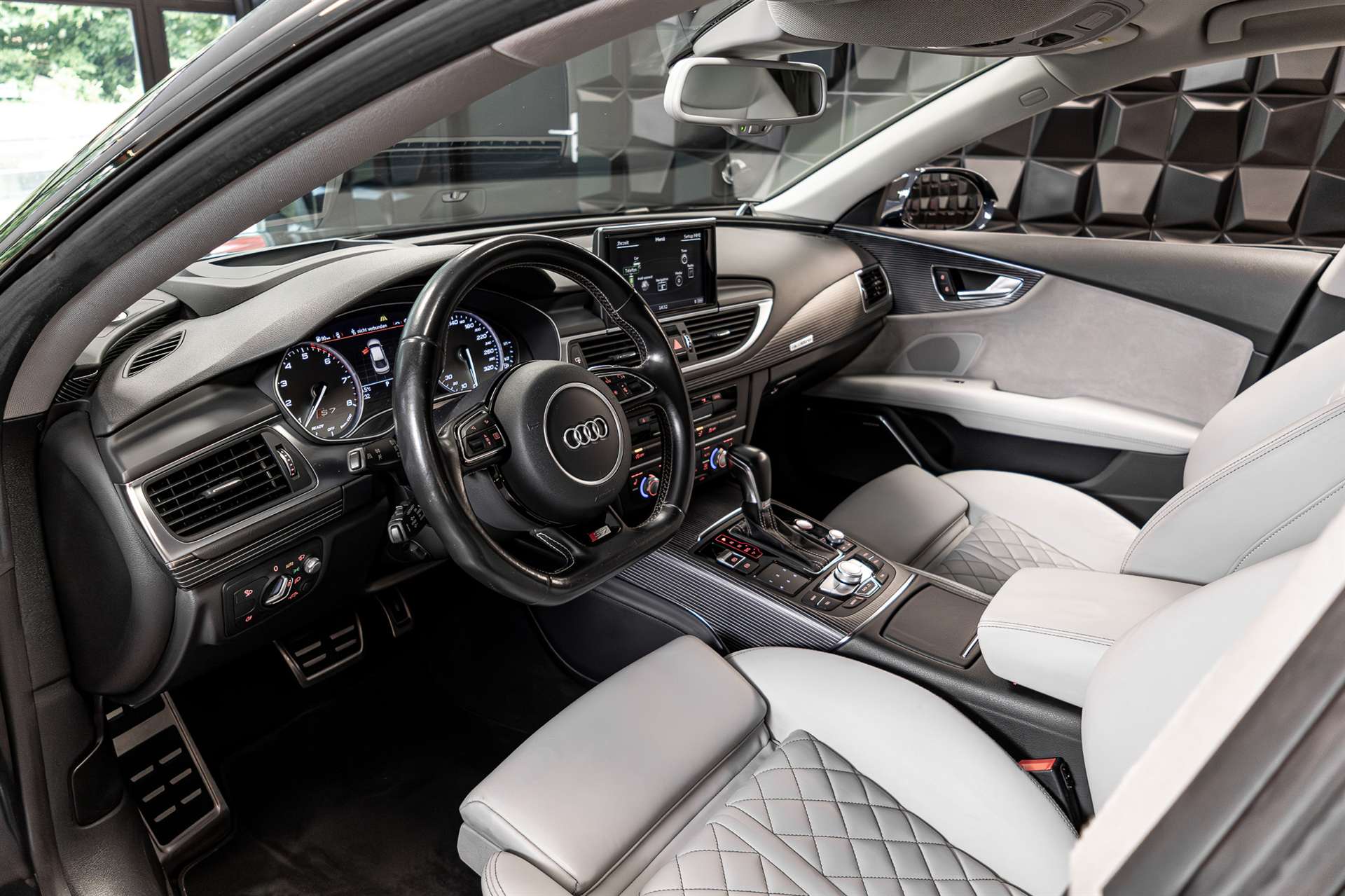 AUDI S7 Sportback 4.0 TFSI V8 quattro S-tronic-image-12