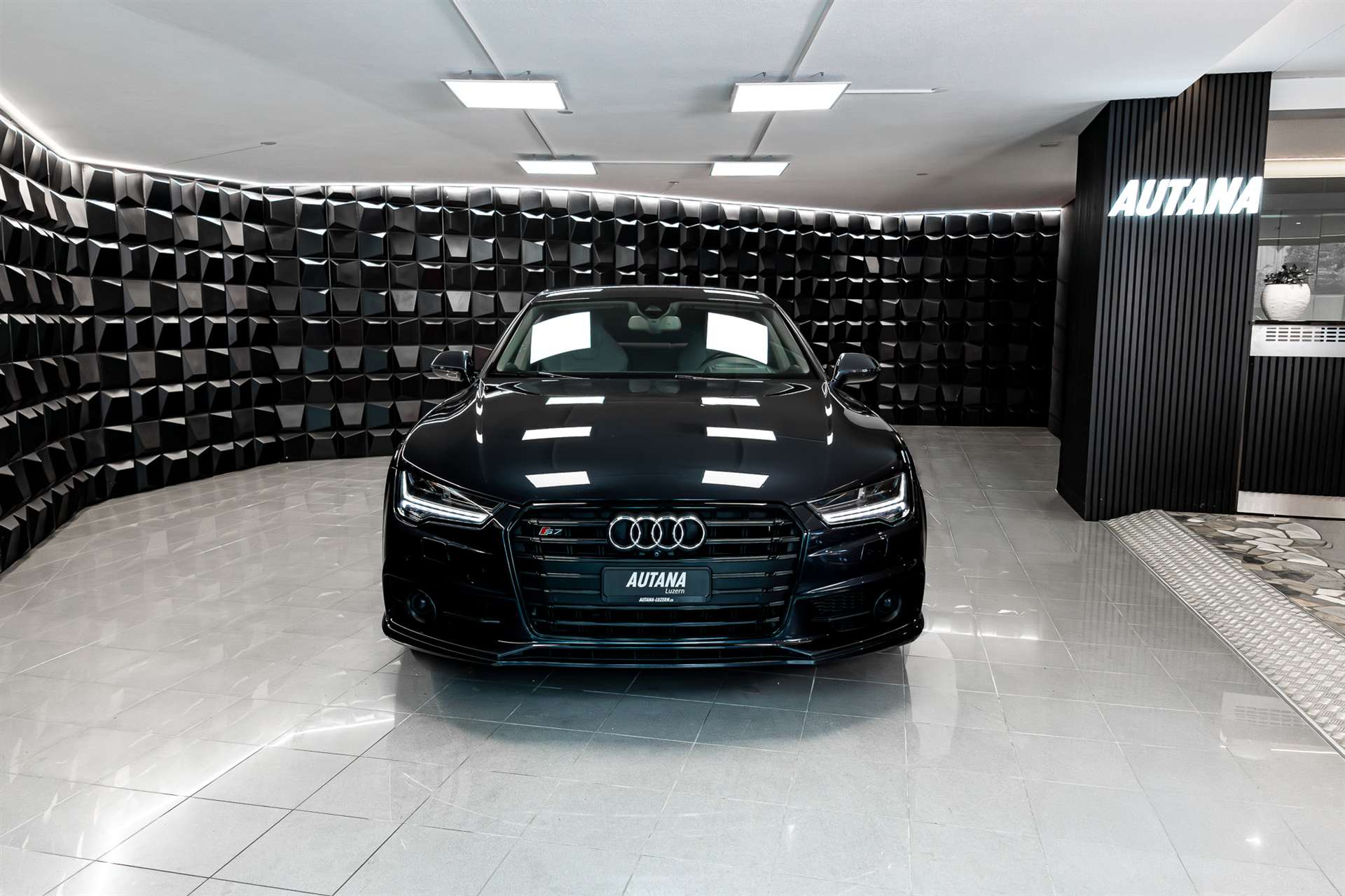 AUDI S7 Sportback 4.0 TFSI V8 quattro S-tronic-image-3