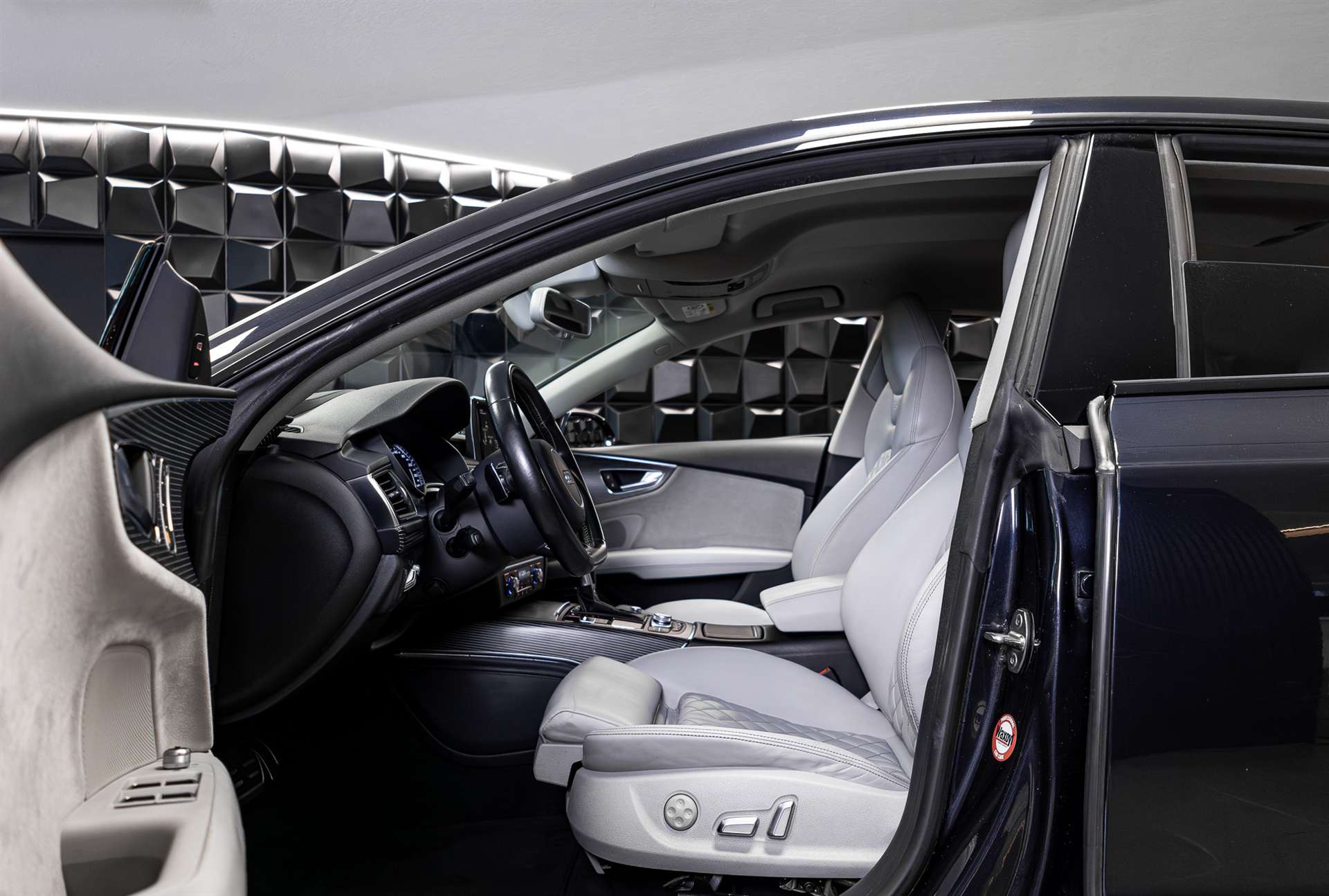 AUDI S7 Sportback 4.0 TFSI V8 quattro S-tronic-image-10