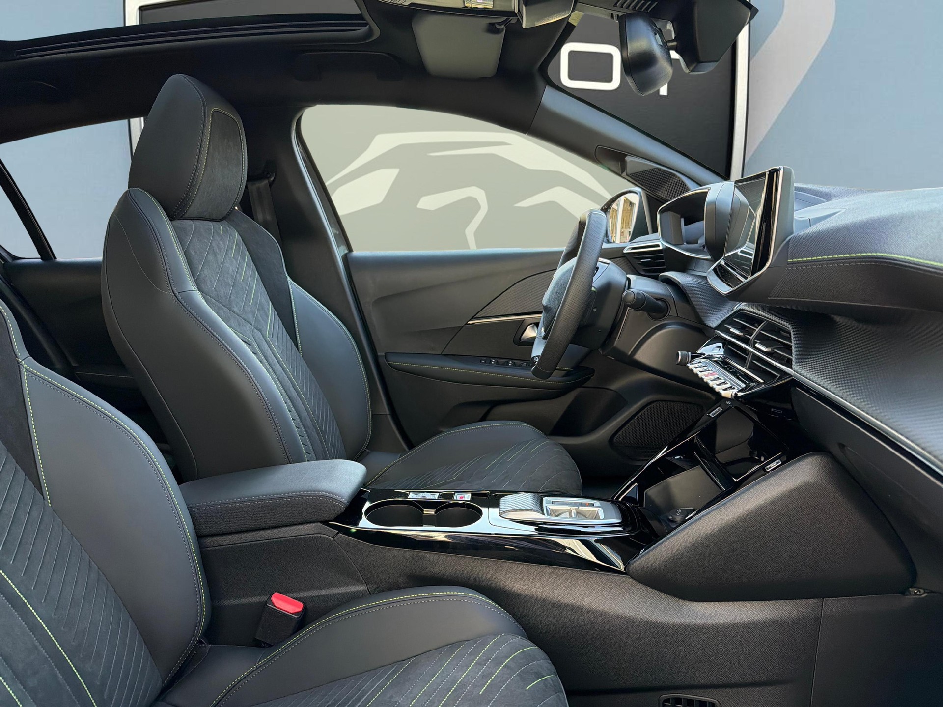 PEUGEOT 208 1.2 Hybrid 145 GT Exclusive-image-10