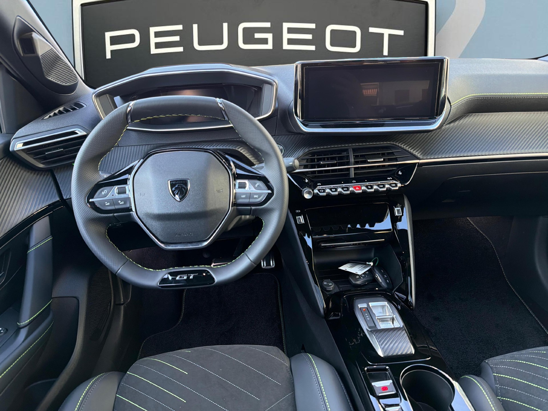 PEUGEOT 208 1.2 Hybrid 145 GT Exclusive-image-9