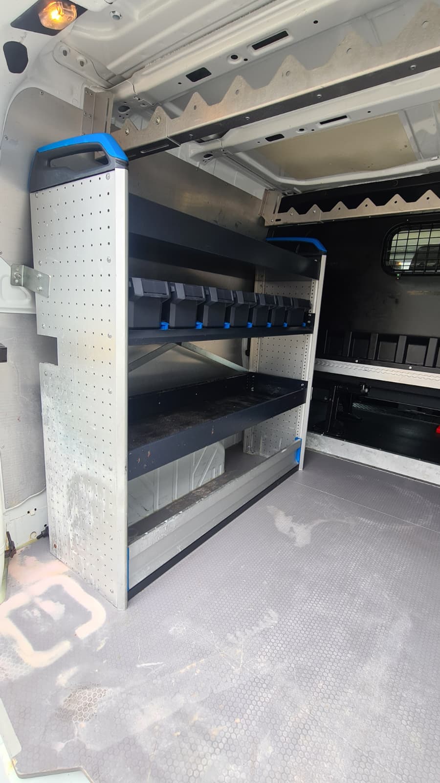 FORD Transit Custom Van 320 L2H1 DK Trend ** 6-Plätzer ** RF-Kamera ** Anh-Kupplung ** Dachtäger ** Heckleiter ** Frisch Ab MFK-image-10