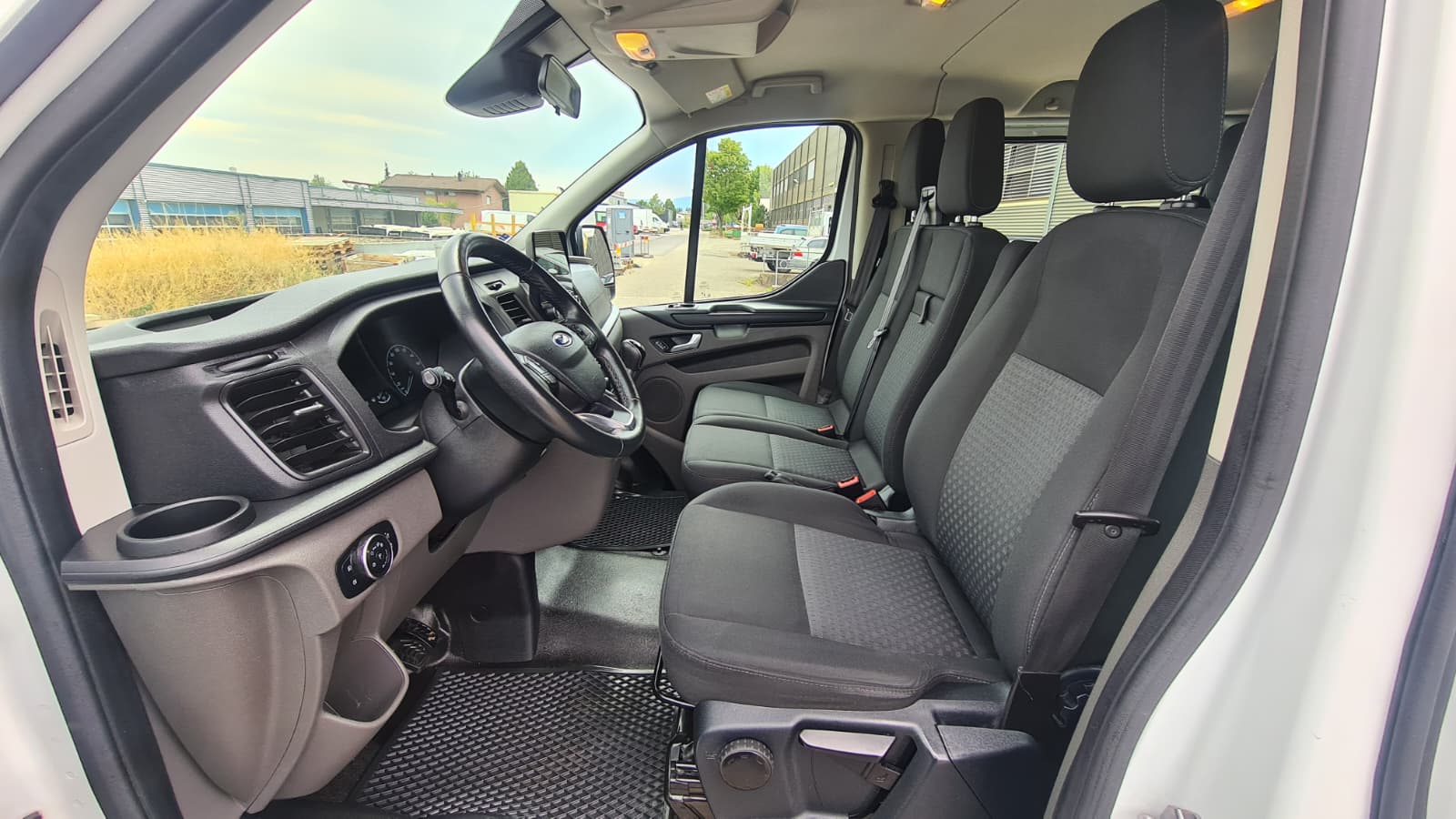 FORD Transit Custom Van 320 L2H1 DK Trend ** 6-Plätzer ** RF-Kamera ** Anh-Kupplung ** Dachtäger ** Heckleiter ** Frisch Ab MFK-image-16