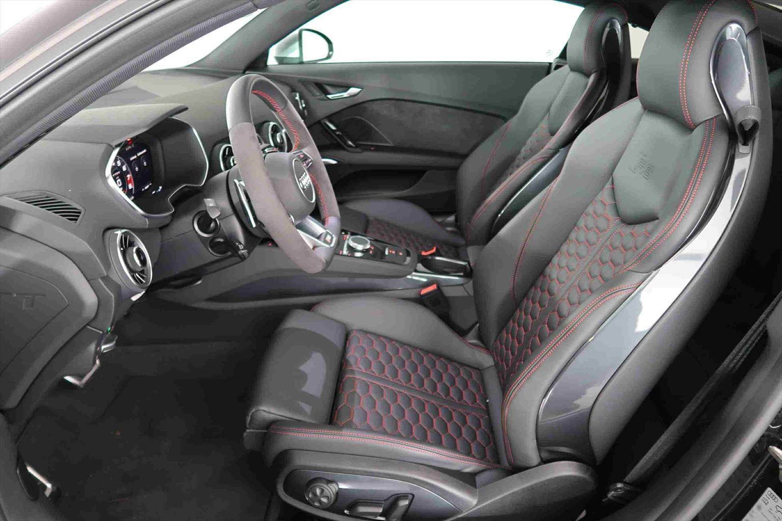 AUDI TT Coupé TTRS quattro S-tronic-image-5