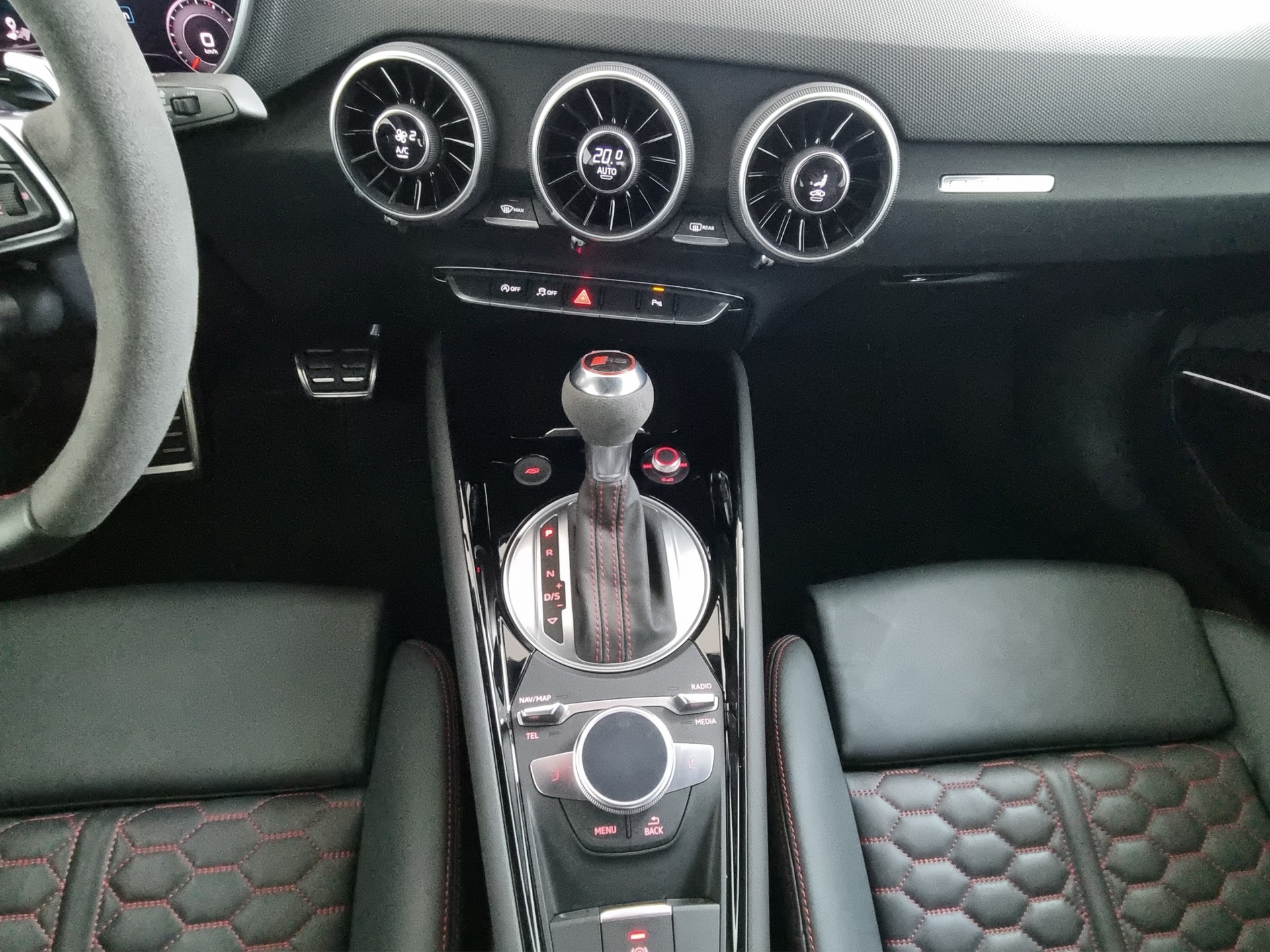AUDI TT Coupé TTRS quattro S-tronic-image-9