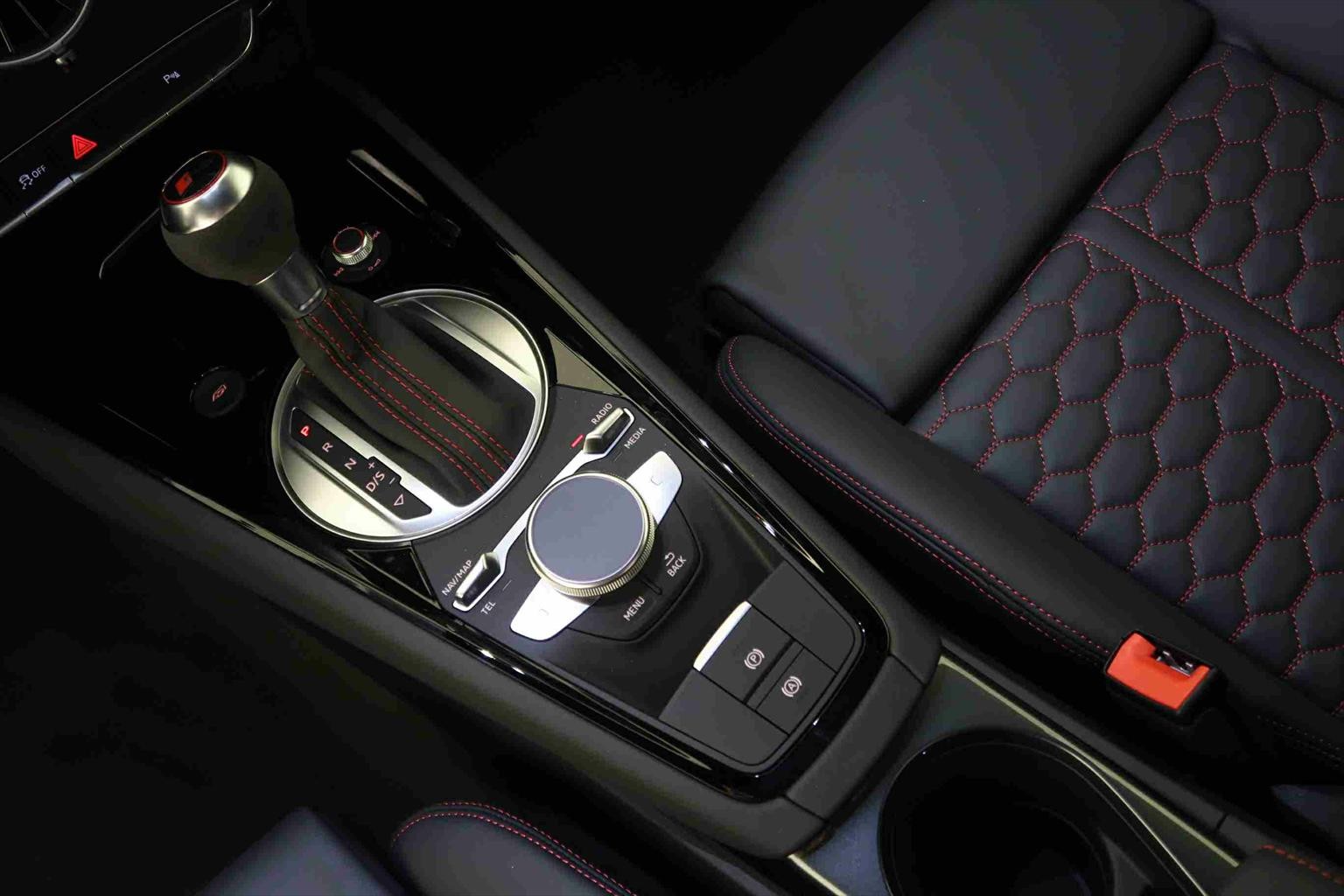 AUDI TT Coupé TTRS quattro S-tronic-image-14