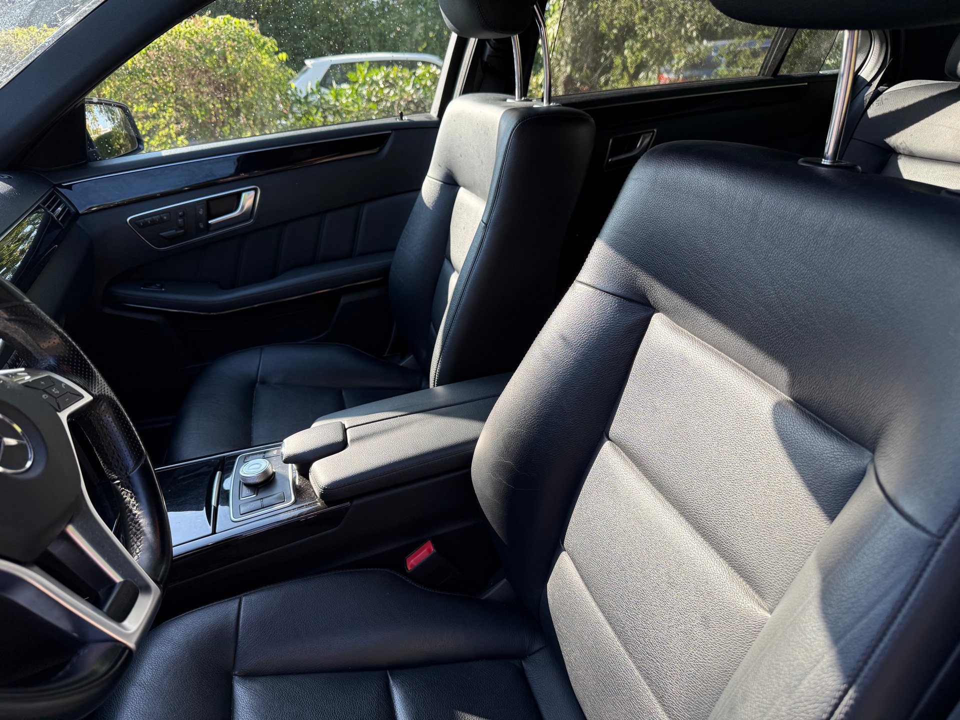 MERCEDES-BENZ E 300 CGI BlueEfficiency Elégance 4Matic 7G-Tronic-image-9
