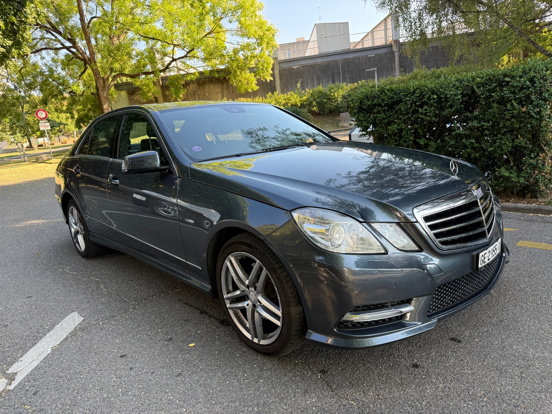 MERCEDES-BENZ E 300 CGI BlueEfficiency Elégance 4Matic 7G-Tronic-image-2