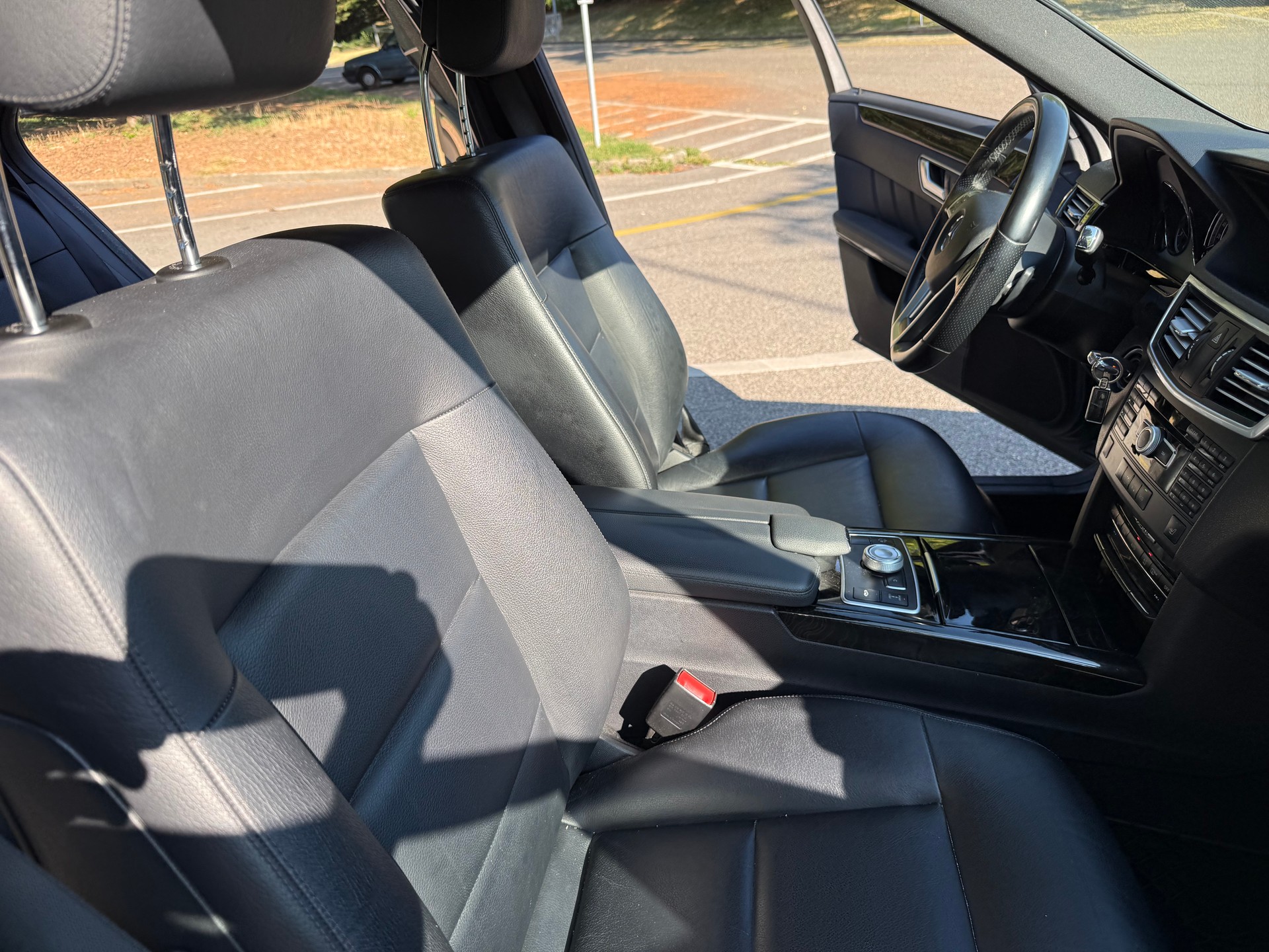 MERCEDES-BENZ E 300 CGI BlueEfficiency Elégance 4Matic 7G-Tronic-image-18