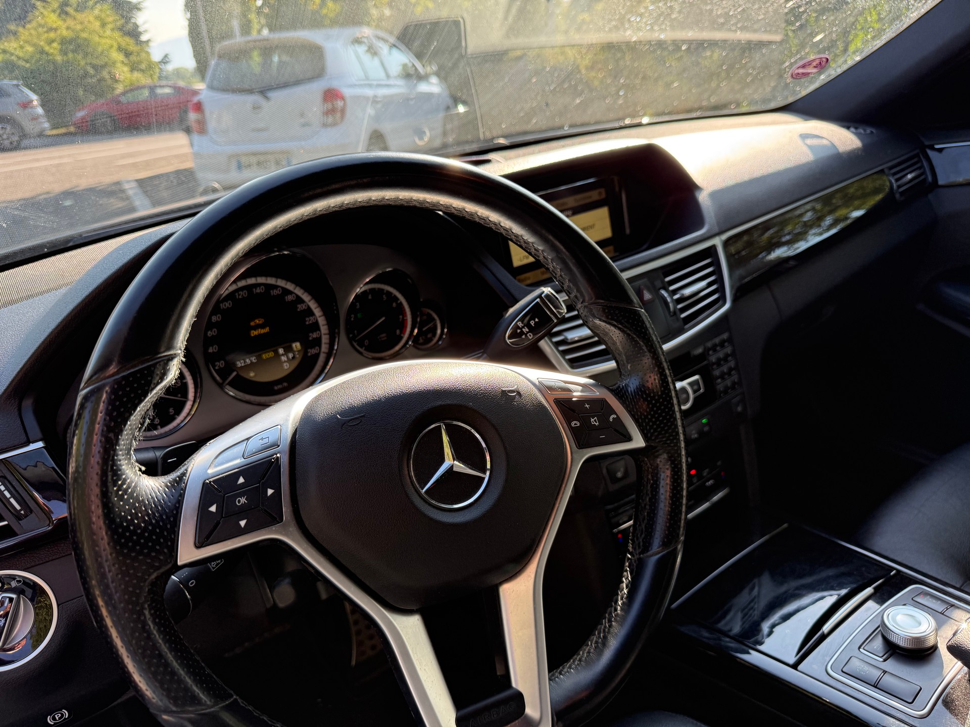 MERCEDES-BENZ E 300 CGI BlueEfficiency Elégance 4Matic 7G-Tronic-image-17