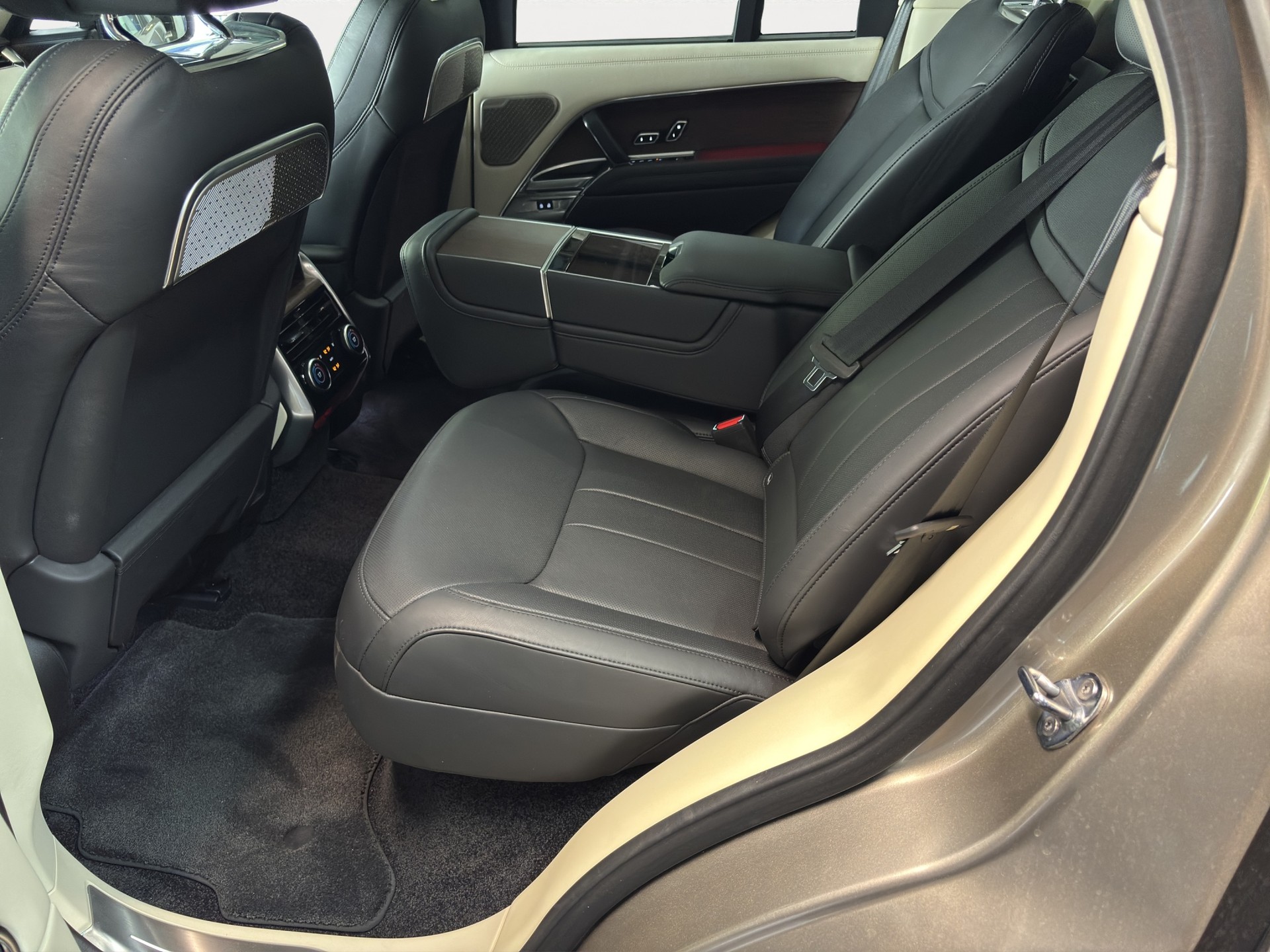 LAND ROVER Range Rover P530 4.4 V8 Autobiography Automatic-image-17