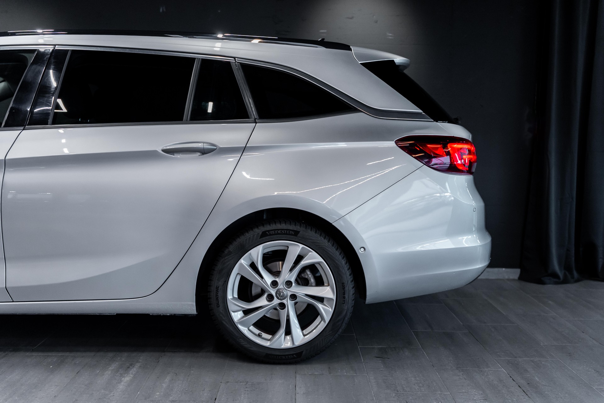 OPEL Astra Sports Tourer 1.5 CDTi Elegance / CH Auto / Business Elegance Pack / Service gepflegt / LED Matrix / Rückfahrkamera-image-4