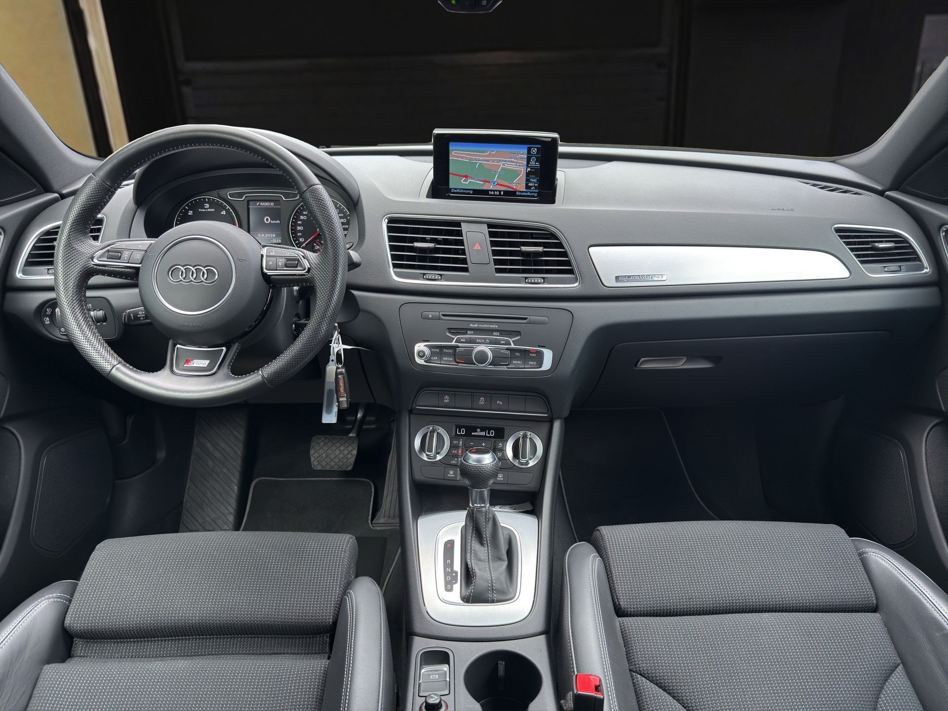 AUDI Q3 2.0 TDI 177 S-Line quattro S-Tronic-image-10