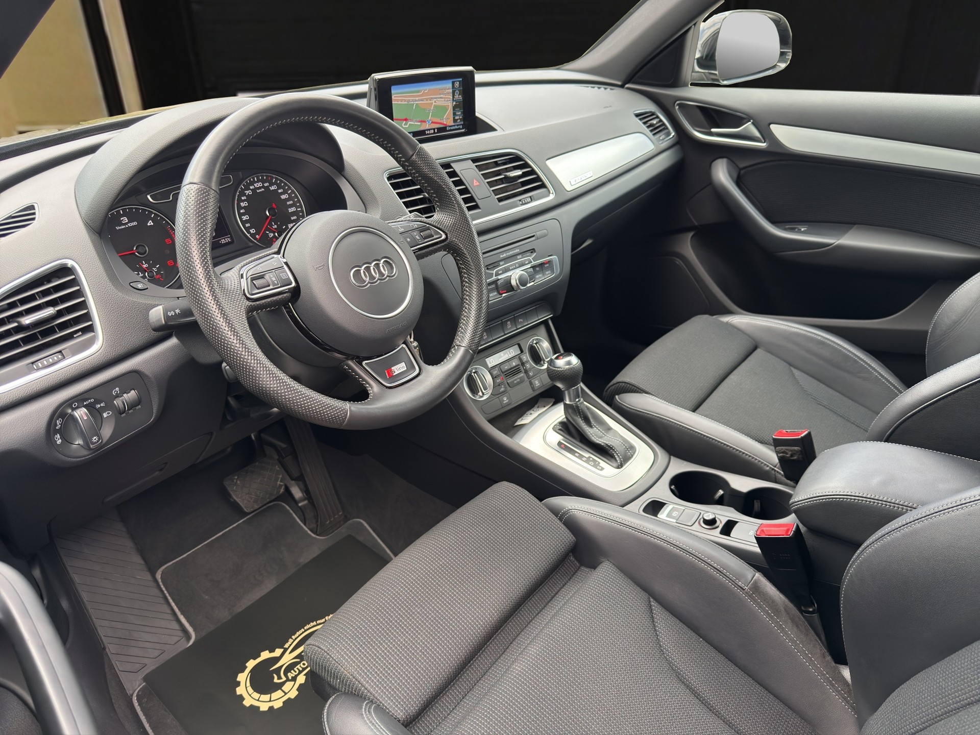 AUDI Q3 2.0 TDI 177 S-Line quattro S-Tronic-image-8