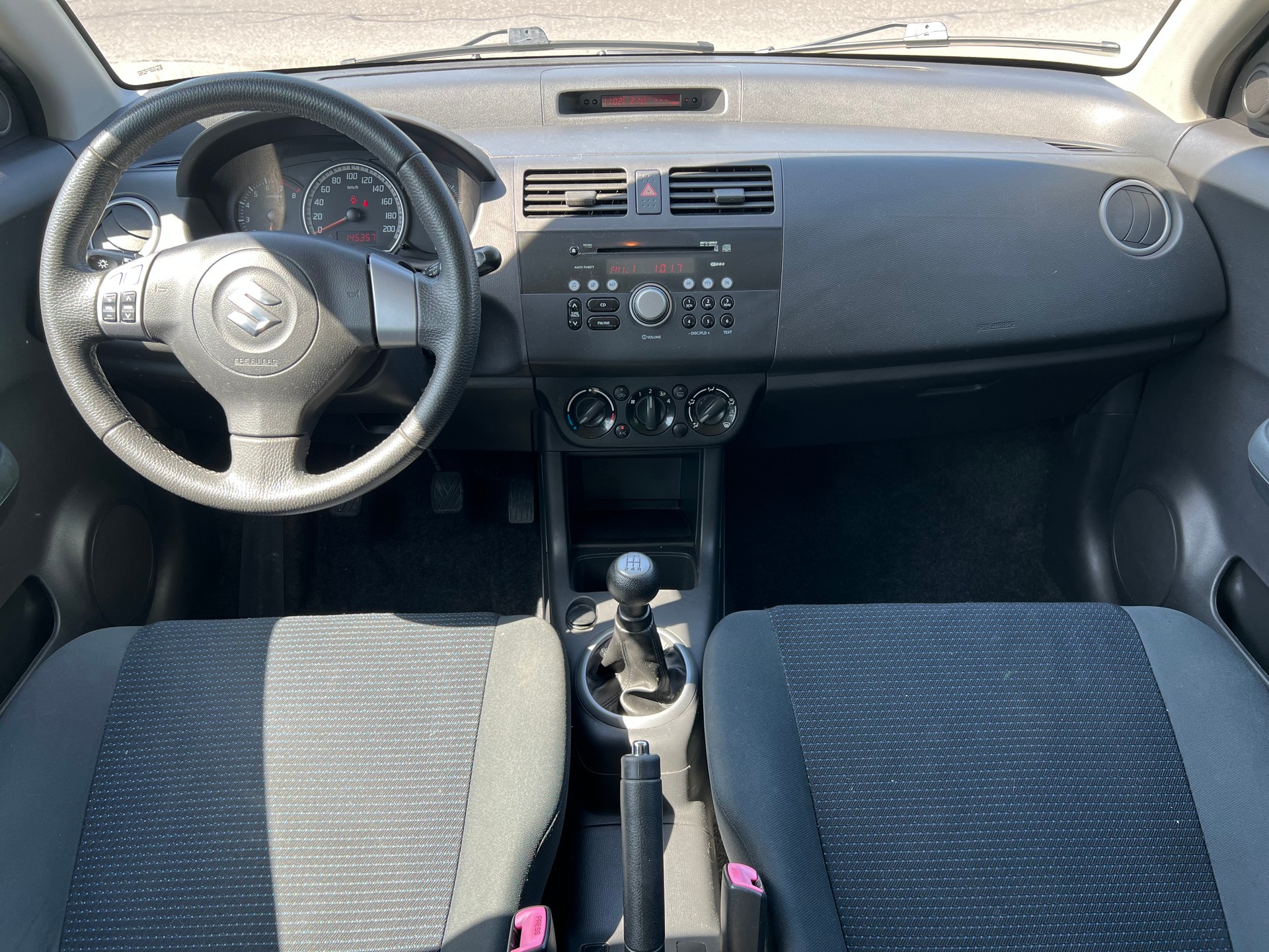 SUZUKI Swift 1.3i 16V GL Top-image-12