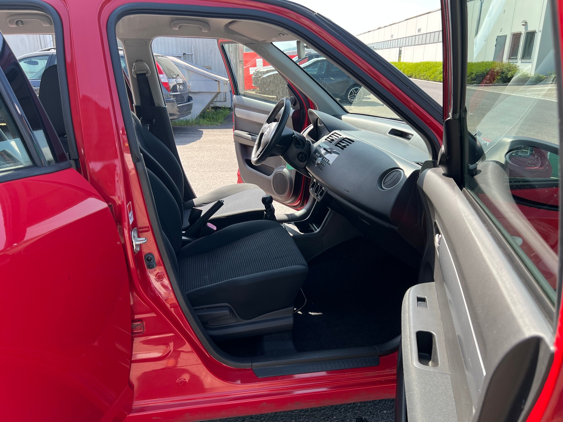 SUZUKI Swift 1.3i 16V GL Top-image-8