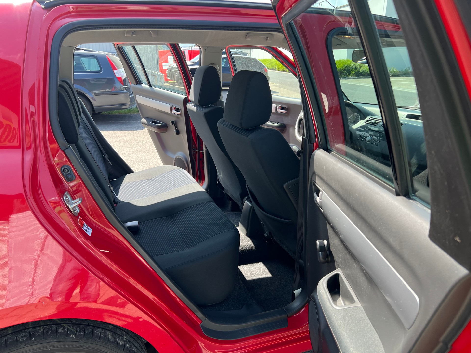 SUZUKI Swift 1.3i 16V GL Top-image-10