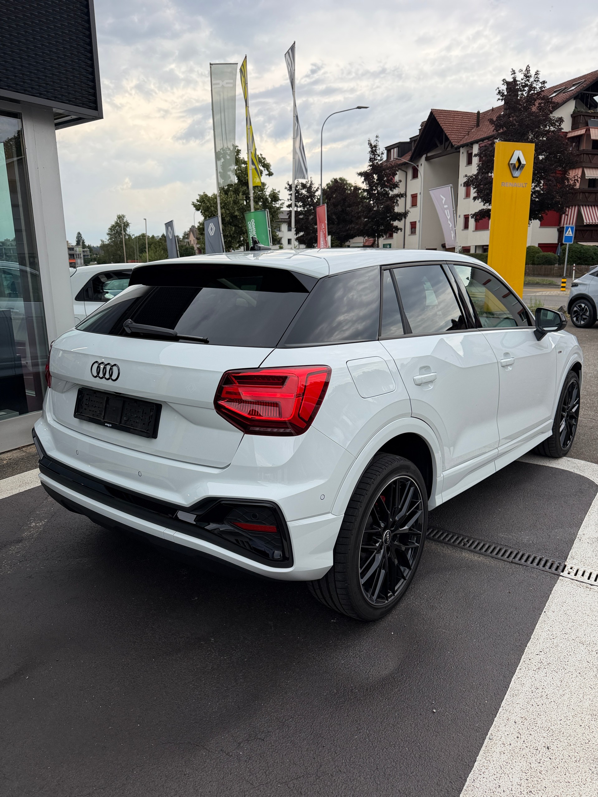AUDI Q2 35 TFSI S line S-tronic-showroom-element-1
