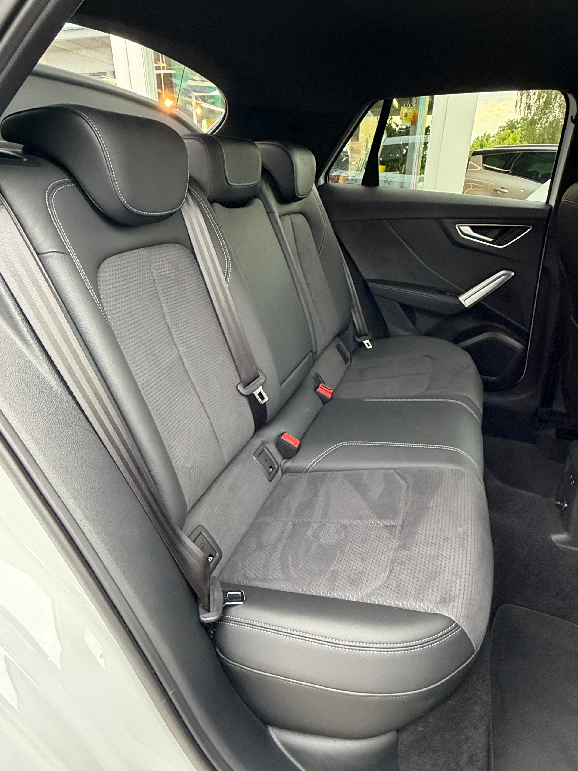 AUDI Q2 35 TFSI S line S-tronic-image-4