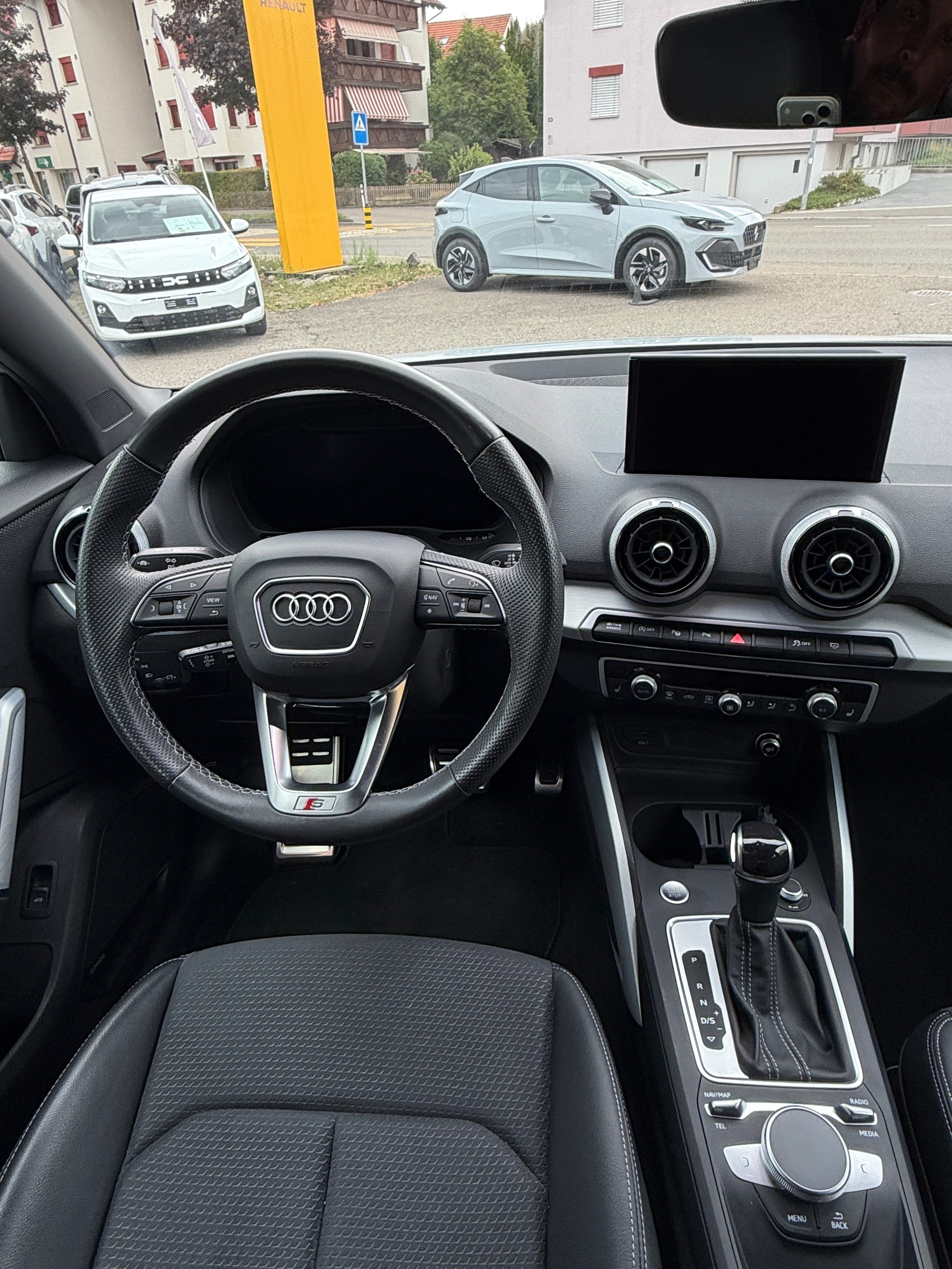 AUDI Q2 35 TFSI S line S-tronic-image-15