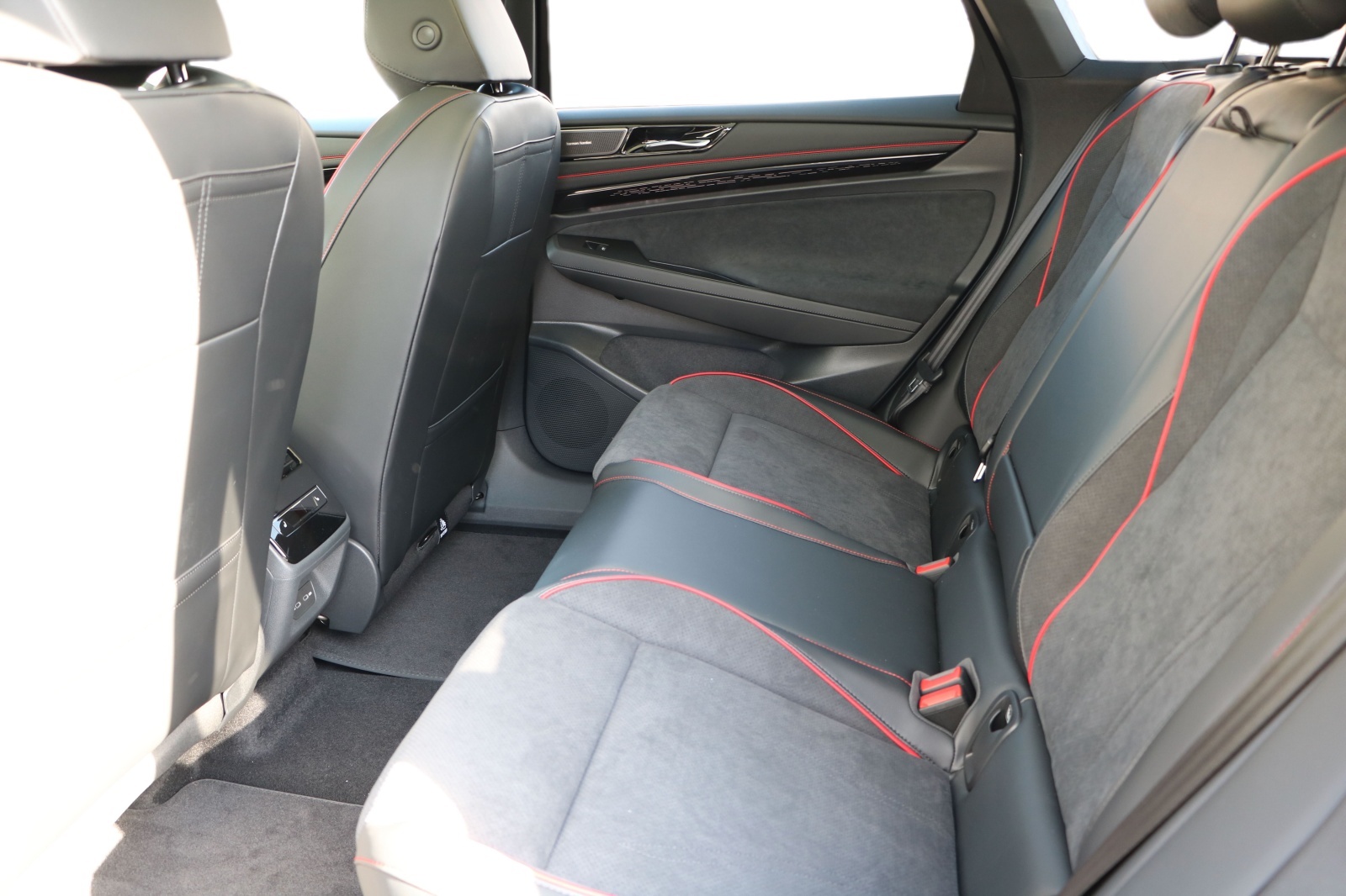VW ID.7 Tourer GTX 86 kWh GTX 4 Motion-image-9