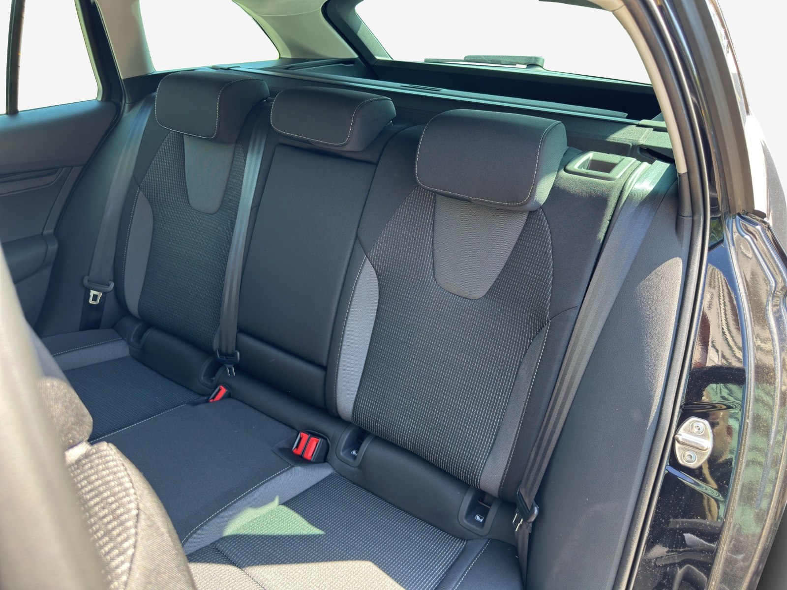 SKODA Octavia Combi 2.0 TDI DSG Selection-image-11