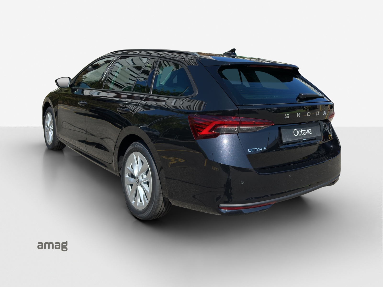 SKODA Octavia Combi 2.0 TDI DSG Selection-image-2