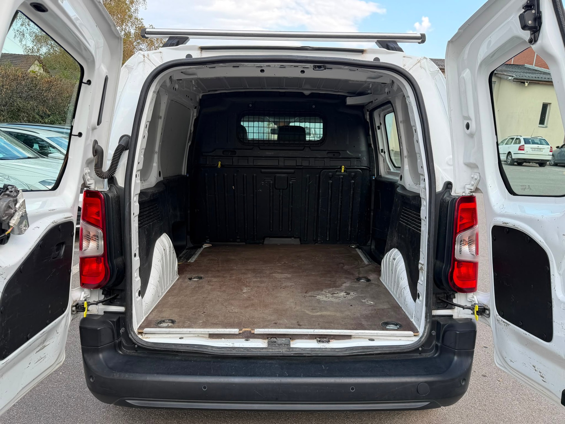 PEUGEOT Partner 1.2 Pure Tech s/s Premium EAT8 650kg-image-9