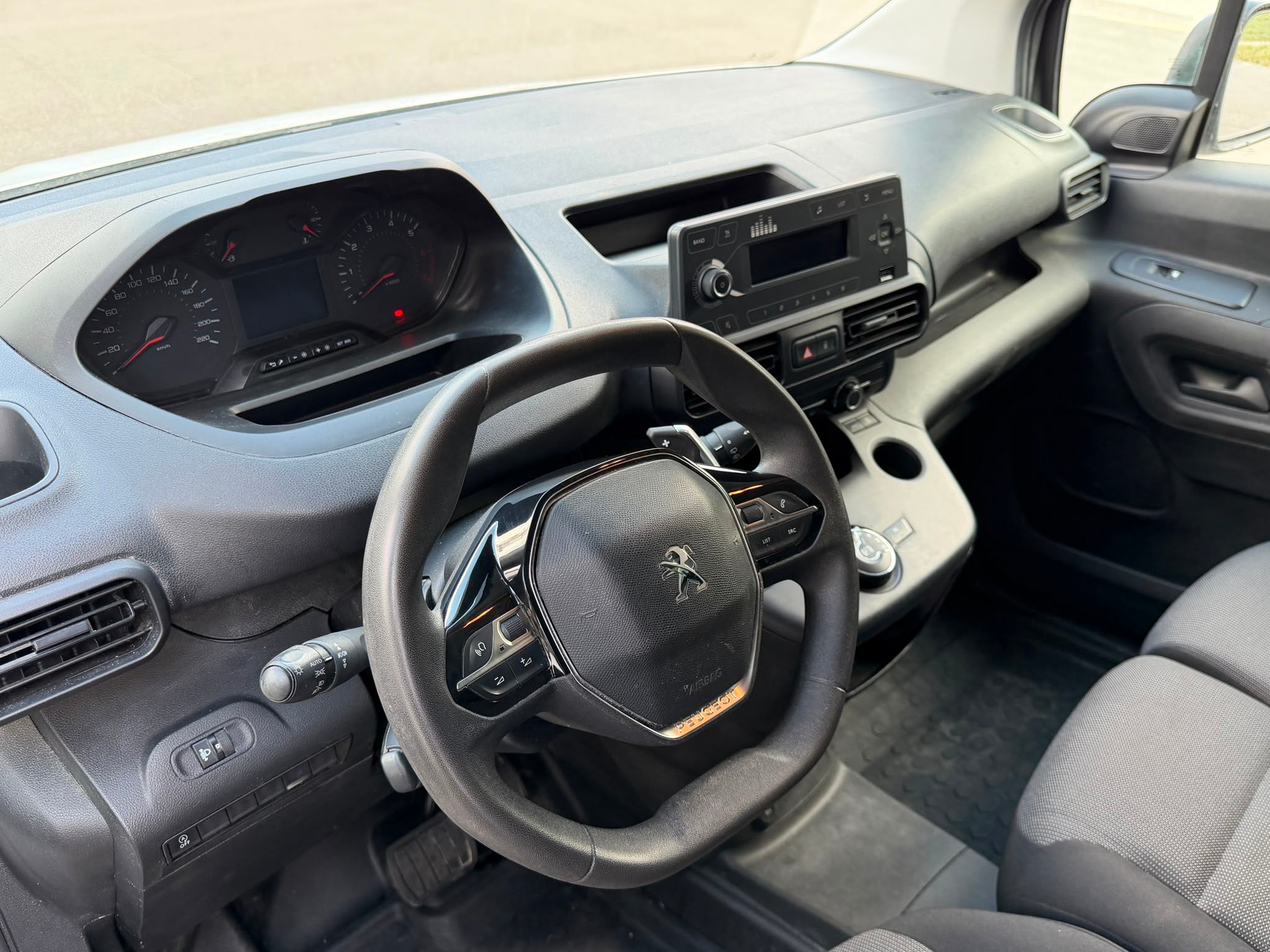 PEUGEOT Partner 1.2 Pure Tech s/s Premium EAT8 650kg-image-7