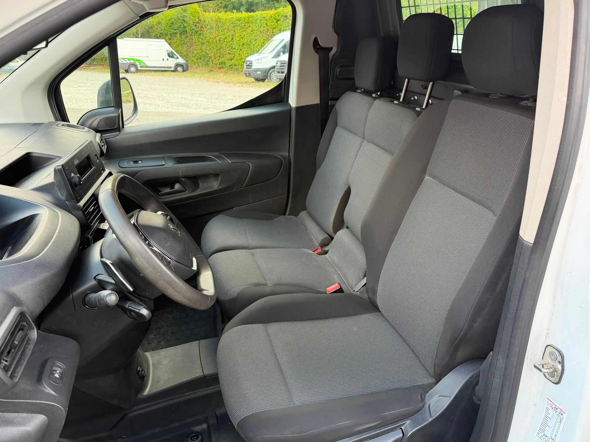 PEUGEOT Partner 1.2 Pure Tech s/s Premium EAT8 650kg-image-8