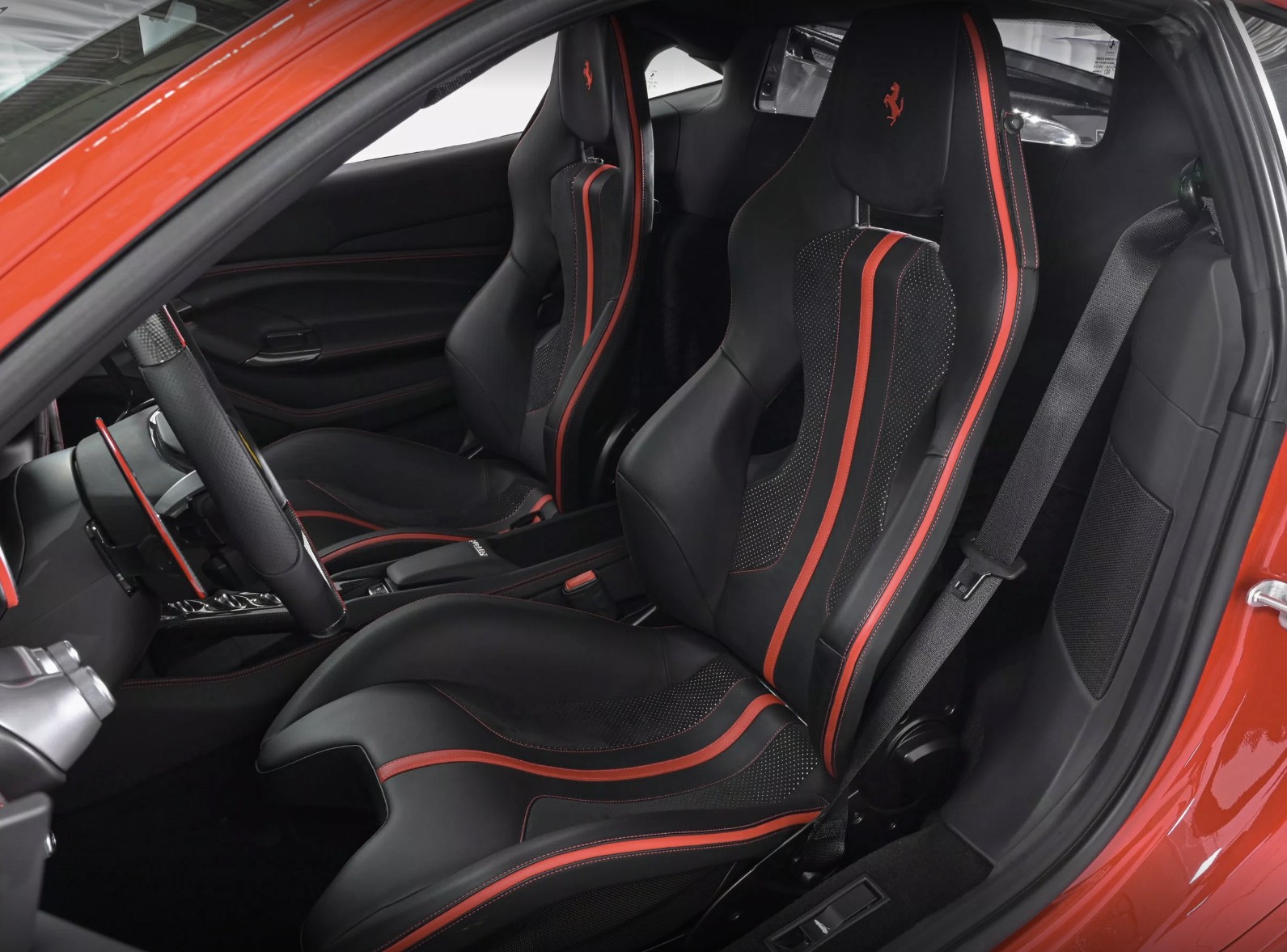 FERRARI F8 Tributo-showroom-element-2